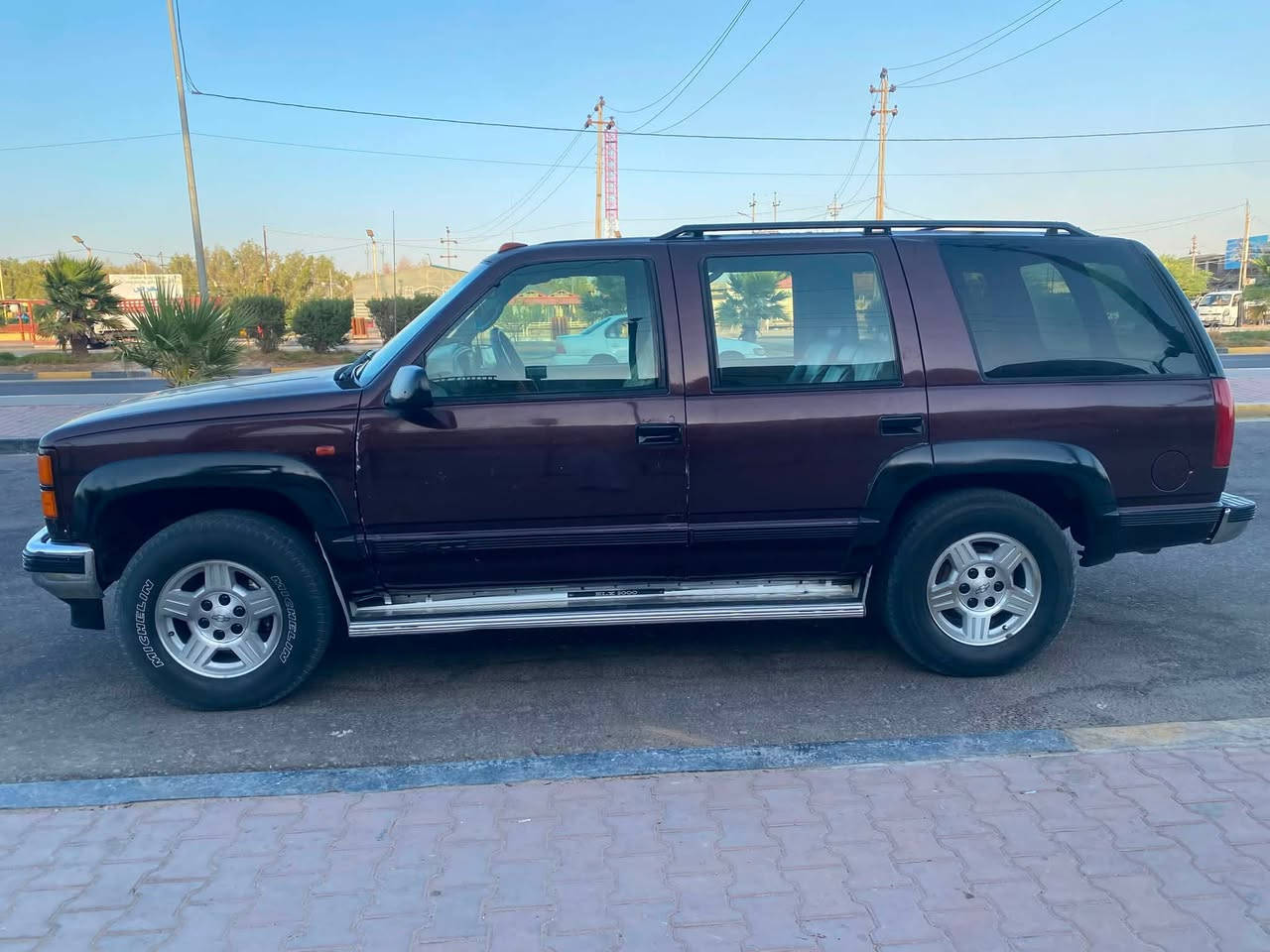 للبيع جمس تاهو ابتر موديل 96 مكينه 350 كير 700 جدد حداده جديده كهربائيات شغاله تبريد شغال مكفول من ضربه ولكلبه شاصي كفاله صبغ حزام جمالي 
شرط تحويل رقم ذي قار مشروع وطني 
مكان سيارة البصره سفوان 
هـ *********** 
السعر 78 وبيها مجال
