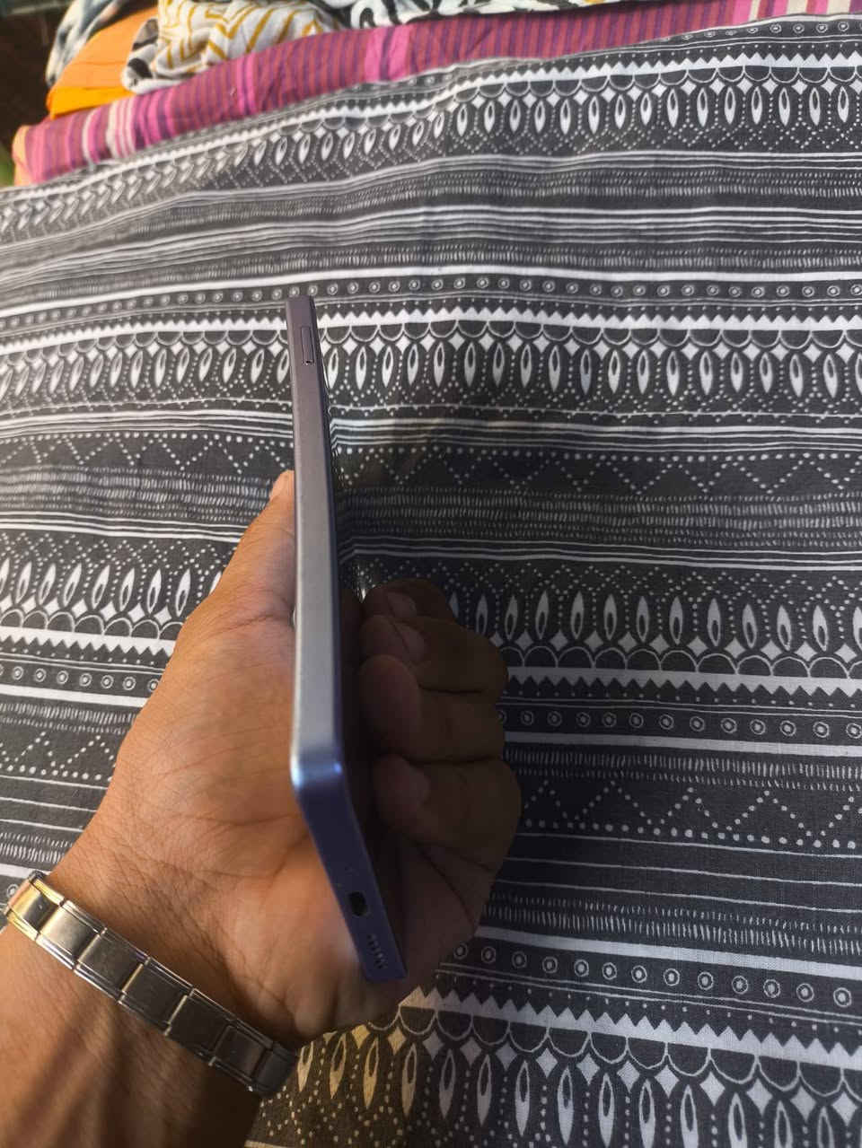 السلام عليكم ورحمه الله وبركاته جهاز للبيع ريدمي نوت 13 برو جهاز يخبل الذاكره 512 الجهاز كله شغال كاميرات دبل سيم كارد كله شغال بس بيه عواج بالشاصي ما مؤثر على اي شيء والظهر فطور بي مثل ما موضح بالصور الجهاز غني عن التعريف السعر 210 وبي مجال ***********
