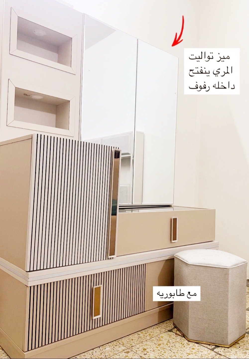 السلام عليكم بيع مستعجل غرفه مستعمله قليل كلش + مامفتوحه ابدا ..
تركي درجه اولى 
نوع "زيتار " بتصميم ايطالي
مكونة من 9 قطع
كنتور عرض قياس 280 سم و ارتفاع 230 سم 
سرير - كومديات 2 - ملحق مجرات- مرايه زاويه-
طابوريه - ميز تواليت - شازلون 
فقط مخزن السرير بحاجة صيانة + لدات الانارة ..