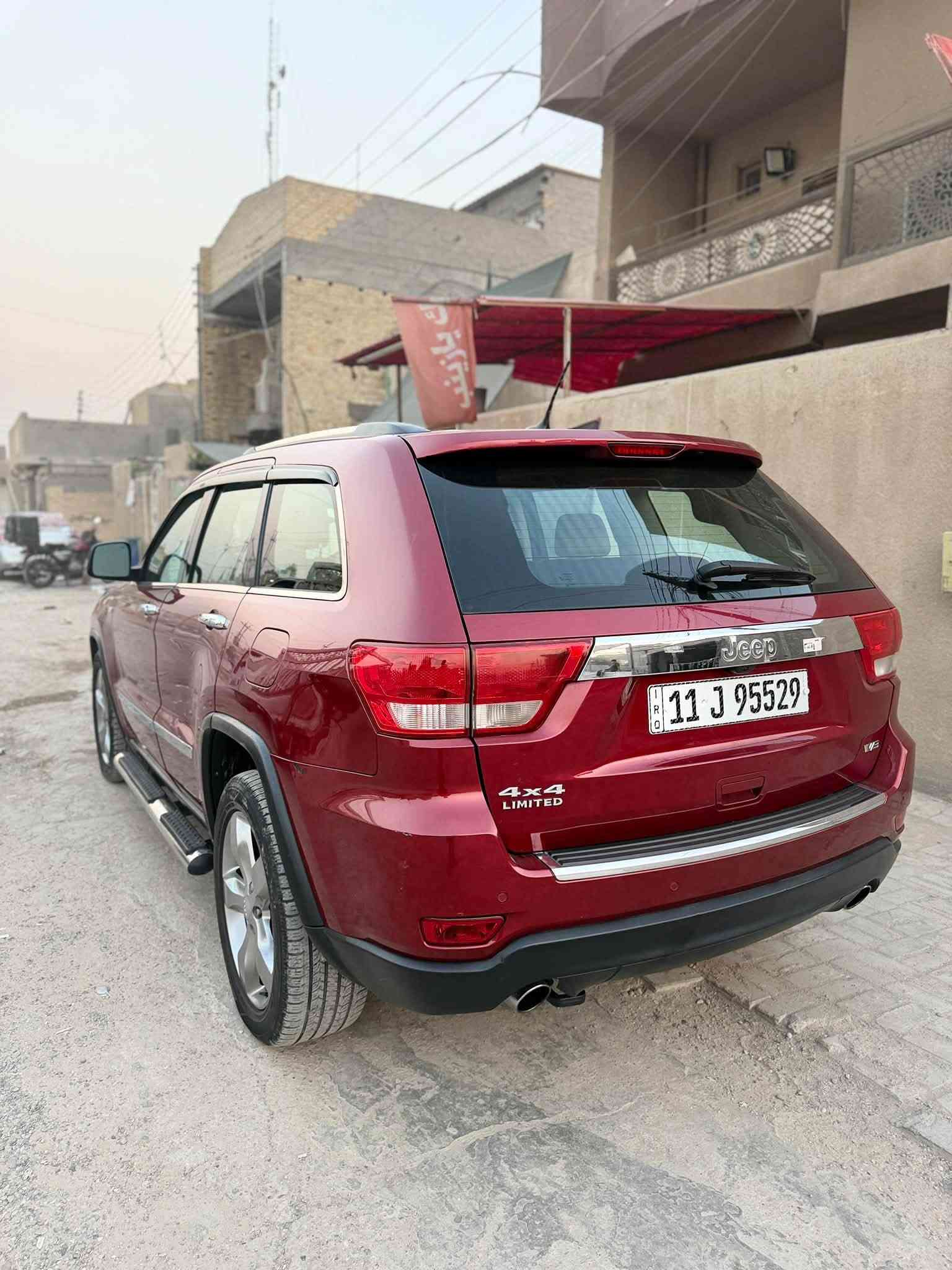 بيع مستعجل مستعجل بيع 

جيب 2013 خليجي وكاله منصور 
بدون صبغ 
فول موصفات 
محرك 5700 
سعرها 154 بيها مجال بسيط 
*********** 
مكاني بغداد

