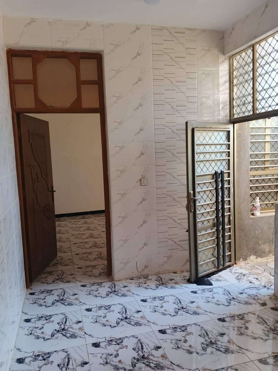 ياالله دار البيع مشتمل طابيقن المساحة 100 درجة أولى قريب على شارع 100 خلف التجاري نوع العقار طابو زراعي سند 25 تحويل بسم المشتري الموقع حله بابل شارع 100جديد الاستفسار على رقم *********** اوتساب
