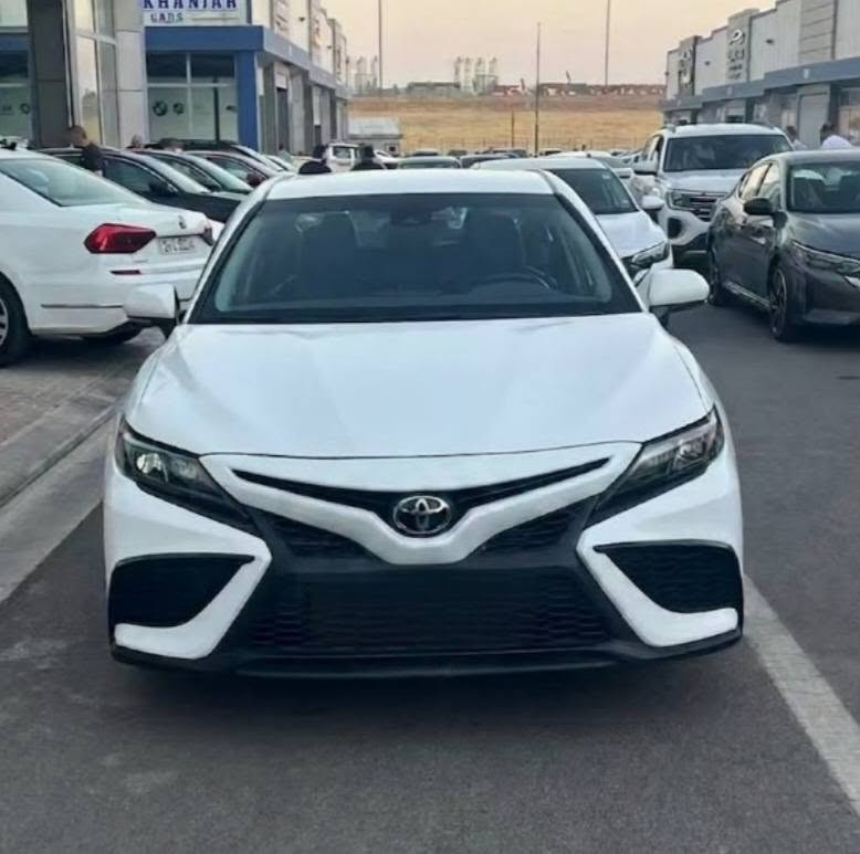 السلام عليكم
 (( بيع فقط )) 
كامري امريكي
  SE
موديل 2024
 ماشي 43 مايل حقيقي 
ضررها ربع بنيد صبغ + نص باب سكن صبغ والجاملغ الامامي مبدل شركة بدون صبغ بدون دواخل
 مواصفات 
• شاشة كبيرة
• داخل لون اسود وكشنات جلد
• اشاير بالمري
• رادار امامي
• مانع تصادم
• محدد مسار
• تصحيح مسار 
• مثبت سرعة
• مانع انزلاق
• استيرنق متحرك
• تحكم ستيرن
• نقطة عمياء
• مانع تجاوز
• حساسات مانع تجاوز
• اضوية اماميه زنون LED
• اضوية خلفية LE
• ليد زنون نهاري
• ويل قياس 18
• نظام ECO + TRIP تلقائي و 3 أنظمة قيادة ECO / Normal / Sport 
• نظام GPS + خرائط
• اوامر صوتية
• بلوتوث USB 
محرك + كير + تبريد شرط￼
ملاحظة: السيارة مدفوعة خروجيتها وباقي شهرين للترقيم وتترقم شمالي / 
 السعر 188 بي مجال قليل مكان السياره دهوك رقم موبايل *********** وتساب دهوك, العراق
