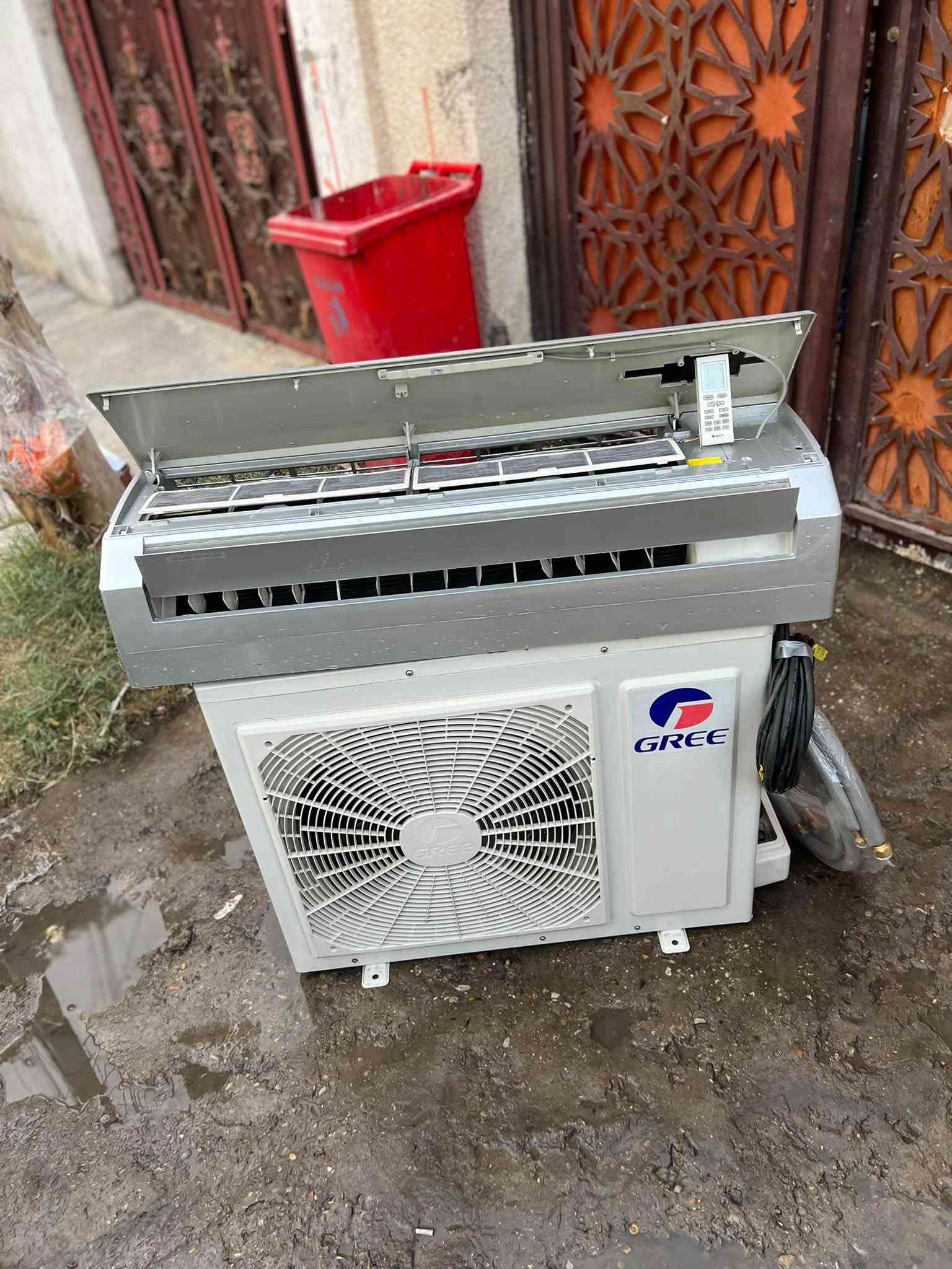 السلام وعليكم اخوان للبيع سبلت كري 2 طن  كامل مكمل دبل راديتر  نضافه 95/100 كفاله عامه من فتحت البرغي (ماطور T3)
تبريد ثلج ❄️☃️🧊 تدفئه  🔥🐦‍🔥❤️‍🔥 غازه 22 مقفول بي كامل مكمل مالت الشركه كفاله عامه من فتحت البرغي 
ملاحضه اخوان السبلت مو انفيرتر عادي 
السبلت مغسول وجاهز عليك بس تشده تبريده ثلج 
بواري + ريمونت +وايرات  
بعد معروف سبلت الكري  بدفعه وتبريده القوي 
السبلت مشتغل كولش قليل الراديترات صفر موس
السعر 425 وبي مجال بسيط 
شارع فلسطين ***********

