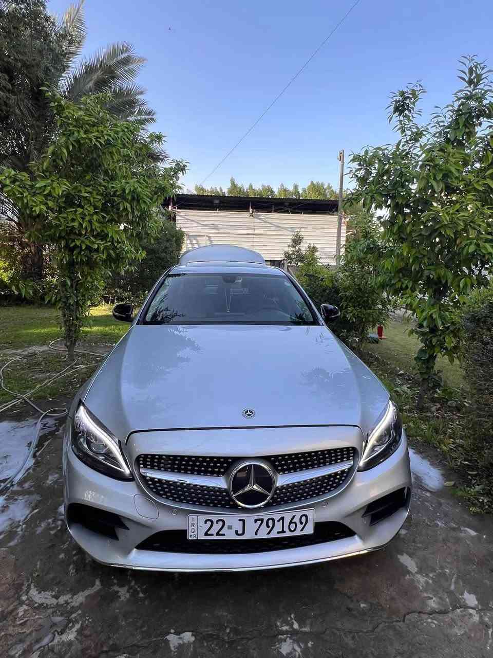 سلام عليكم 
مارسيدس C300 
موديل 2021 
اربيل بأسمي 
حادث دعاميات وجمالغ خلف السائق بارد فقط سياره جدا نضيفه ماشيه 78 km 
دفع خلفي السعر 230 وبيها مجال بسيط 
عنوان بغداد المنصور 
رقم ***********
