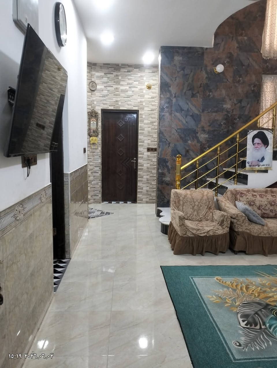 دار للبيع 200 متر بناء درجة اولى حديث يحتوي ع  استقبال مطبخ صاله كبيره غرفتين نوم  مناورعدد 2 گراج سياره البيت شغله درجة اولى ماي كهرباء مجاري البيت مطلوب للاسكان 38 لبقية التفاصيل الاتصال ***********
عنوان البيت حي الكرامه التضحية نهاية شارع العيادة

نص مكتوب في الصور:
- ١٥:١٩ ٢٠٢٦.٠٦.٠٣
- 15:19 ٢٠٢٦.٠٦.٠٣
- 15:19 2026.06.03