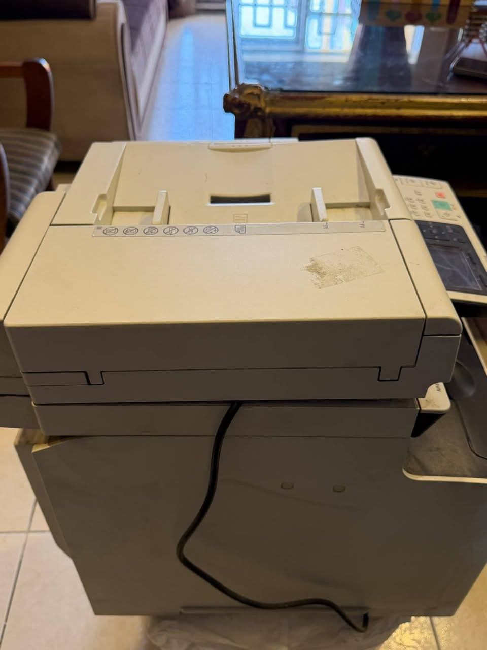 للبيع طابعة ليزر ملونة احترافية ومتكاملة من شركة Canon الموديل العملاق i-SENSYS MF8580Cdw، ممتازة جداً للعمل السريع والمكثف.

المواصفات:
4 وظائف في جهاز واحد: طباعة، استنساخ (سكانر)، مسح ضوئي، وفاكس.

سرعة فائقة: تطبع 20 صفحة بالدقيقة (أسود وملون).

الاتصال: تدعم Wi-Fi للطباعة المباشرة من الموبايل أو اللابتوب بدون وايرات، مع منفذ شبكة Ethernet وUSB.

تغذية أوتوماتيكية (ADF): درج سحب علوي لسحب ونسخ الأوراق والمستندات الكثيرة بنقرة واحدة.

طباعة وجهين تلقائية (Duplex): تطبع على الجهتين بدون ما تقلب الورق بيدك.

شاشة عرض واضحة مع لوحة أزرار كاملة وسهلة الاستخدام.

الحالة: مستعملة بنظافة ممتازة وتعمل بكفاءة عالية.

السعر: 250 الف دينار عراقي وبيها مجال للشراي

رقم التلفون: ***********

المكان: بغداد / الدورة
