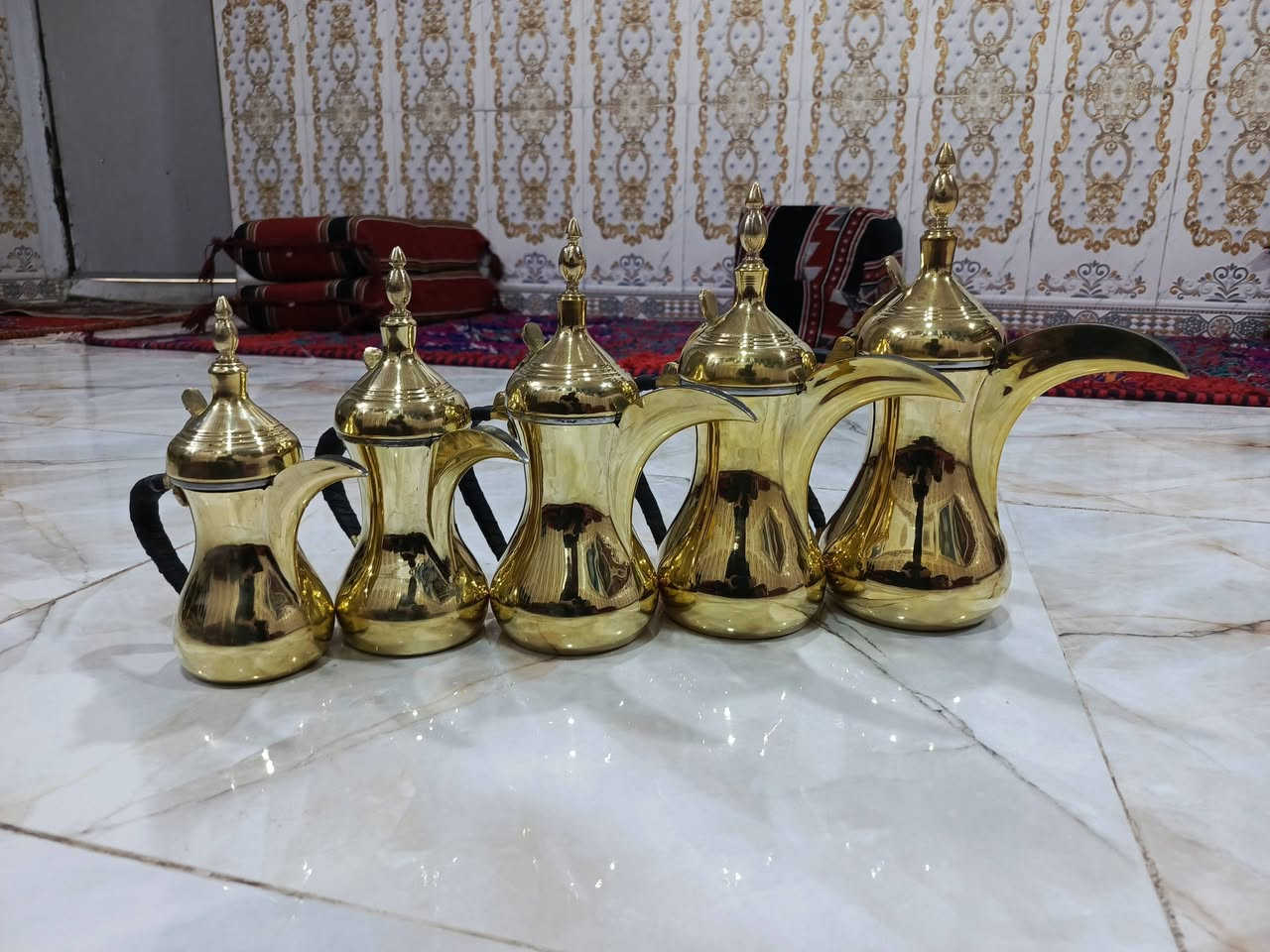 سيت دلال رسلان للبيع نحاس صنع سوري قياس 29 27 25 23 21 للستفسار اتصل *********** يوجد توصيل
