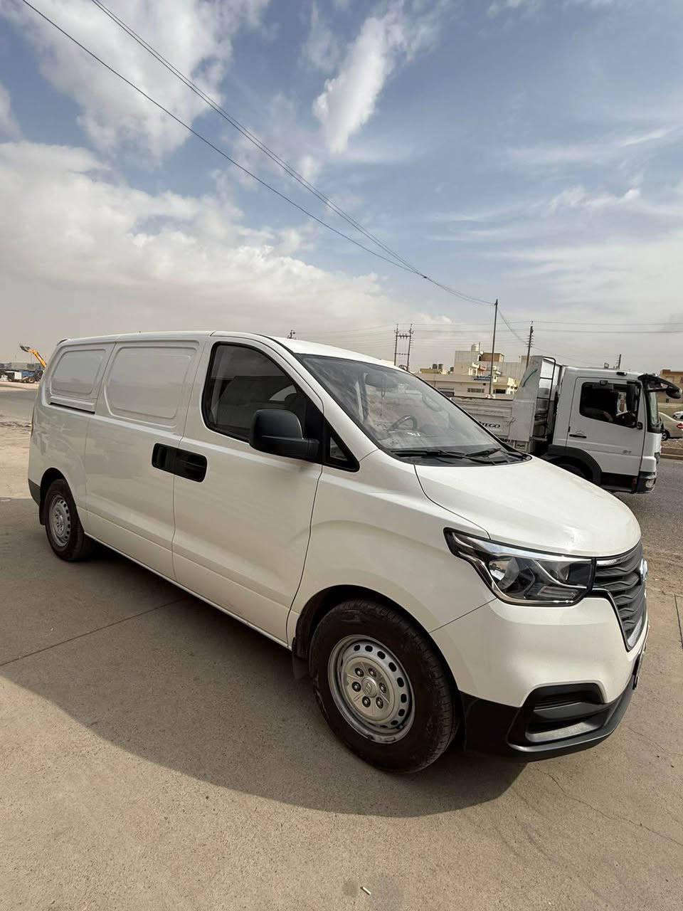 H1 فان
ماشيه 62000
موديل 2021
حجم المكينه 2400 بانزين 
كير عادي 5 نمر 
السعر 210
رقم صاحب السيارة
***********

‭***********‬ أربيل, العراق
