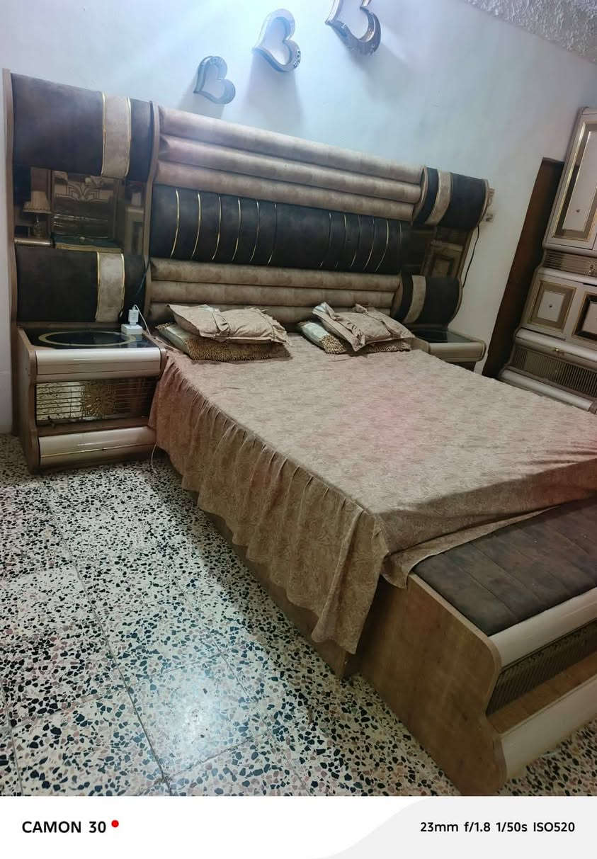 غرفه تركي مستعمل قليل يعني مال عرس ١٠قطع ضخمه مكانه حصوه اسكندريه وهذا رقم راعيه , *********** وبي واتساب السعر مليون و١٠٠ مشترينه ب٤ ملايين
