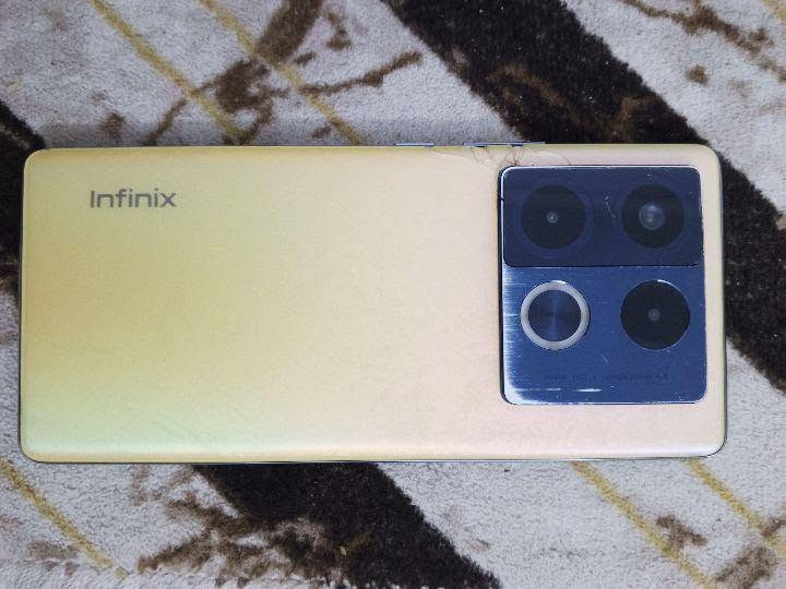 السلام عليكم للبيع للبيع
Infinix NOTE 40 Pro
جهاز كلش حلو بي كسر صغير بالضهر مماثر 
ذاكره ٢٥٦ عشوائية ٧+٥ كله بلادي ونضيف السعر ٢٣٥ الف 
نجف حي العسكري +964 778 256 9291 واتساب
