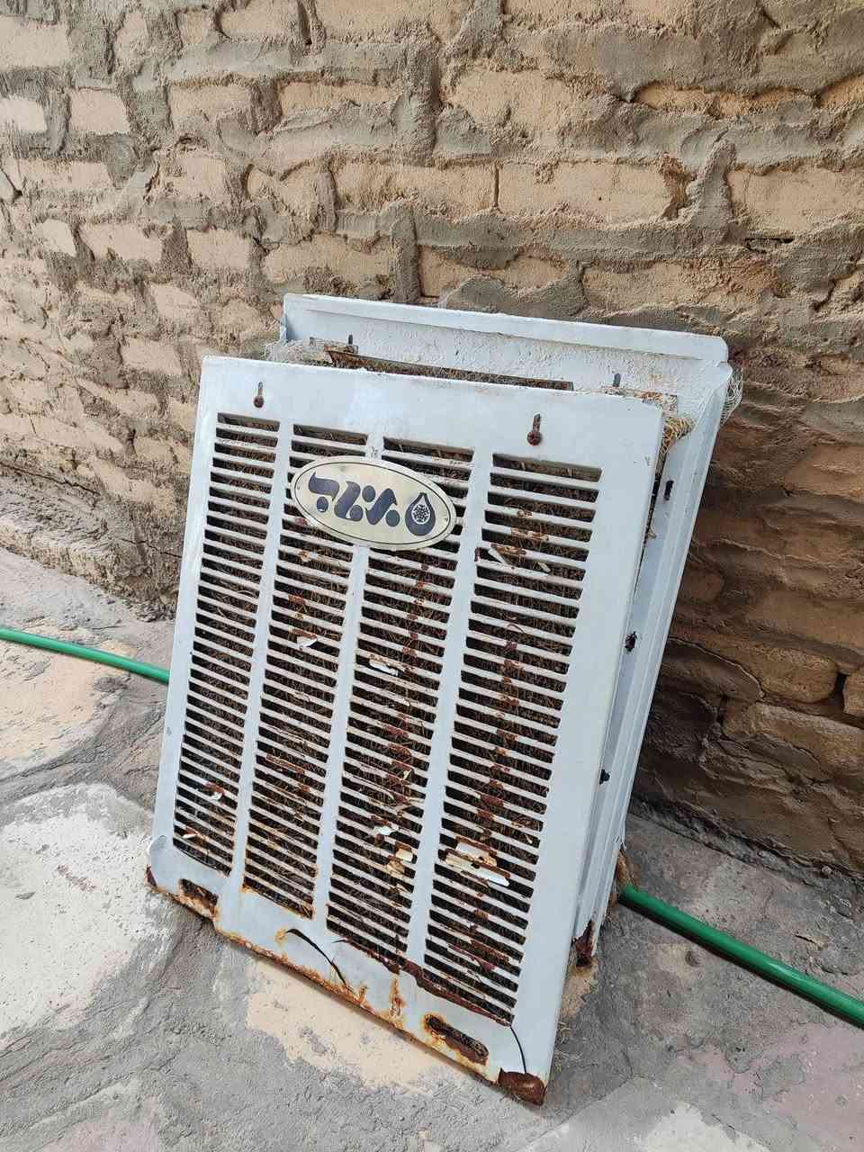 متوفر مبردة مع كرسي حامل نظيفة بس قاعدة مزروفة سعر 85 وبيها مجال . النجف الاشرف . ***********
