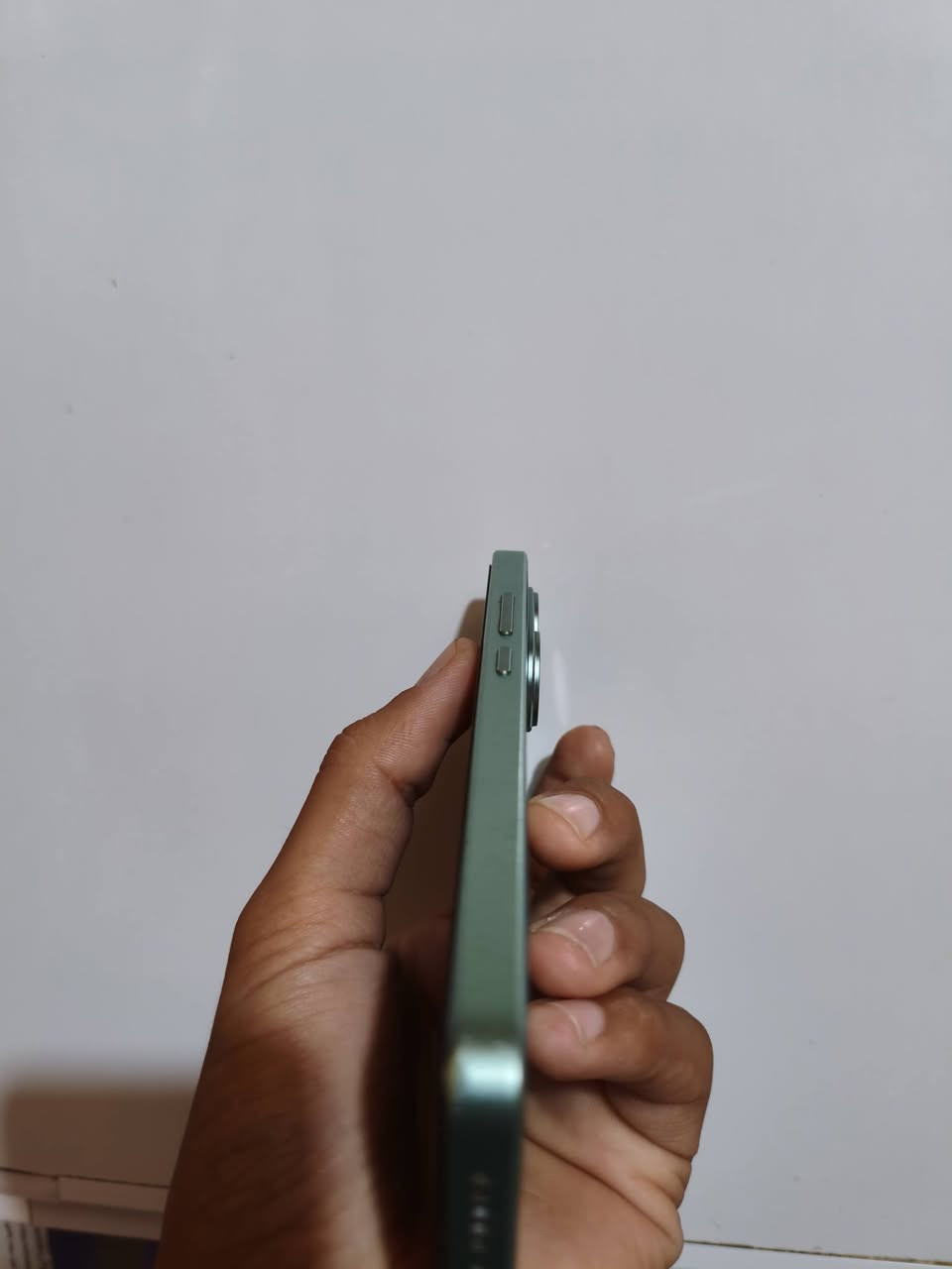 جهاز نظيف استخدام بيت امبدل بيهه شاشه اصلية مال الجهاز نفسه والكامره العدسه الخلفية عوزها تبديل فقط سعرها 10--15 الف 
ذاكره 256  
سعره 275
***********
