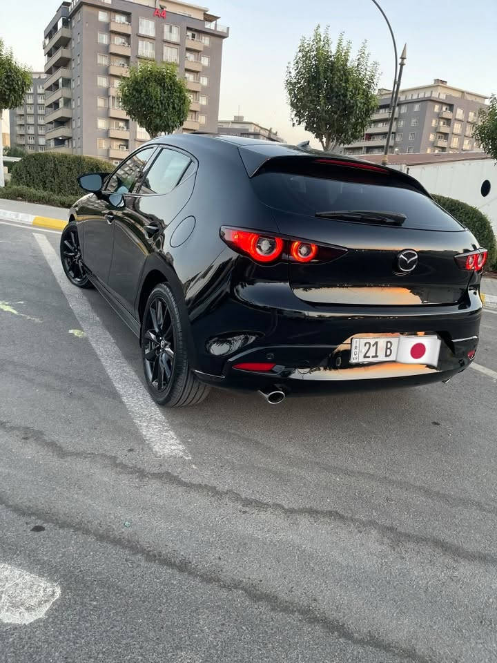 سلام و عەلیک
مازدای ٣ هاشباک ٢٠٢٢ مەکینە مەرغوب ٢٠٥ بێ تۆربۆ 
Awd 
مۆسەفات پریمیەم 
سڵاید 
داتاشۆ
١٢مکەبەرە boss
کوشن خەزن
کوشن گەرم 
ئۆتۆ هۆڵد
Apple carplay & android auto
کوشن جڵد ناورەش
راداری پێش و دوا راداری خەتی جادە.تەحدید سورعە 
کامێرا حاسەی پاش و پێش
لایتی full ledلەگەڵ پێچەکانە ئەسورێت
ویلی ١٨ 
دەسک بەسمە 
تەبریدی دەبڵ زۆن 
تازە لە رەها ئەوتۆ پۆڵیش کراوە
کامل جامەکامی دژە خۆرە
لایتەکانی پێشەوەی ppf کراوە
لایتی دواوەی دەبڵ لیدی شەریکەیە
بەناوی خۆمەوەیە سەنەوی تاک و ٢٠٣٠ تازەیە 
زۆر مۆسەفاتی تریشی تیایە 
وەتسەپ ***********
سەیارەکە بەس بۆنیتی بۆیاخە و یەک پەڵە ساردی بچوکی هەیە ئێرباگی هیچ نەتەقیوە ە هەمووی سەلامەتە گێر و مەکینە بەشەرت سەیارەکە ئی مەعرەز نییەو ئی ماالی خۆمە ساڵێکە لای خۆمە ٥هەزار پێی رۆیشتوم  
رەقەم شانسی jm1bpbml5n1508146
سعری ١٣٢
