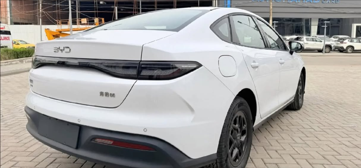 BYD سيل 5 
2025
55 كيلو بل شحنه 
ويل اسود 
داخل ابيض 
ماشيه 180 كيلو فقط يعني زيرو 
مرقم نينوى 
السياره موجوده بل موصل 
السعر 21 مليون و 500 
للاتصال على الرقم 

***********
***********
