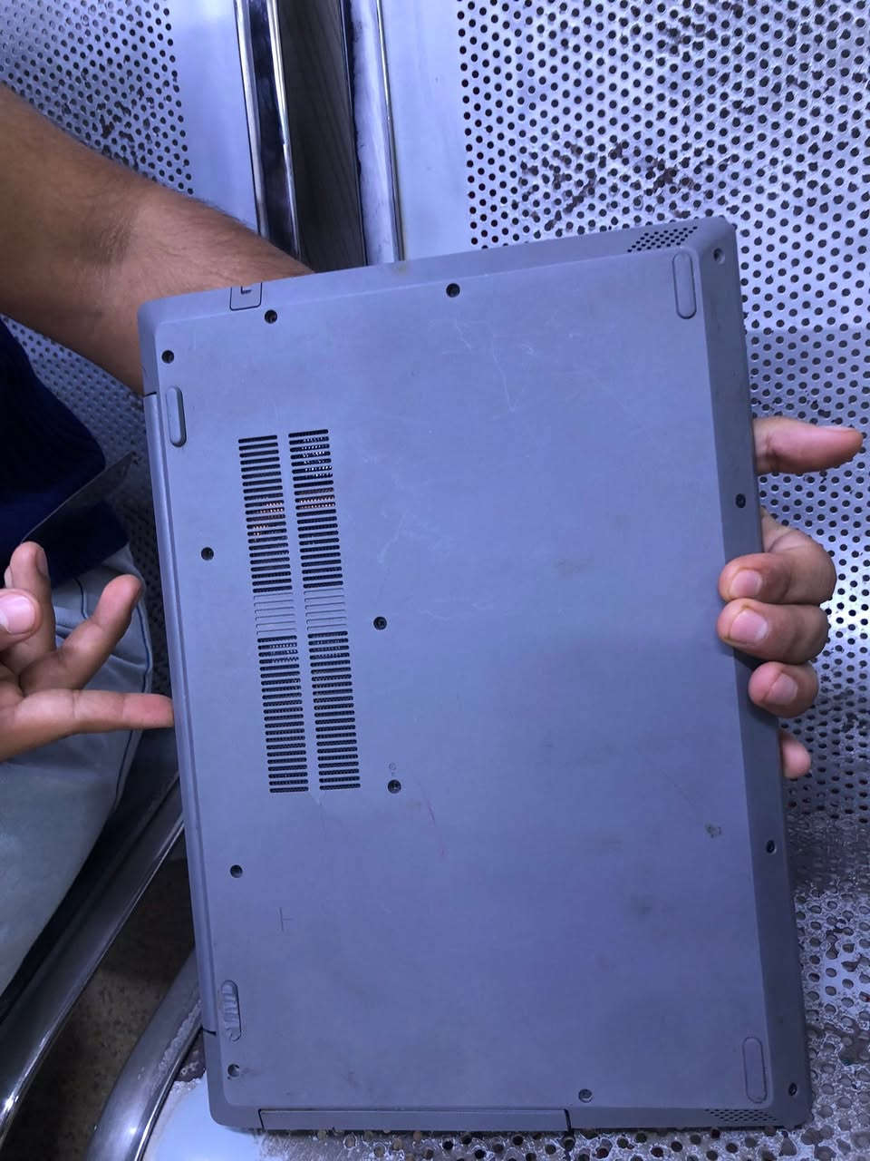*للبيع لابتوب Lenovo للالعاب والبرامج الهندسية*

*المواصفات:*
- لابتوب Lenovo
- كارت شاشة خارجي 1.5 تيرا
- يشغل GTA V و ببجي محاكي وكل الالعاب الحديثة
- الجهاز نضيف 100% بدون عيوب
- مناسب للطلاب والمصممين والگيمرز

*السعر 300 قابل للتفاوض
*المكان:* البصرة
*للاستفسار:* راسلني خاص او واتساب ***********

