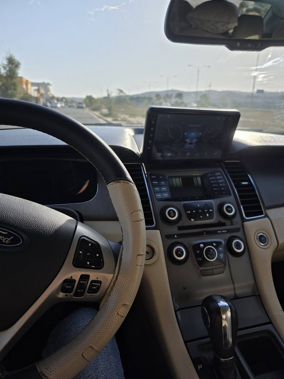 Ford turus 2013 niva سه ياره كه ٢ به له بو ياخى هه يه مواسه فات se خه ليجى ناو زه ر ده مه كينه ى كراوه ته وه بو واته ر به مبب به شه رتى كيرو مه كينه ٢١٣ هه زاركيلو مه تر  هه  قيقى روشتوه سونه ريم داناوه سه ياره كه تا بلى جوانه و ده فته رى به نزينى كه ركوكى له كه له سعر ١٠٥ كلاو معامه له يه برايانه ***********شوين جه مجه مال
