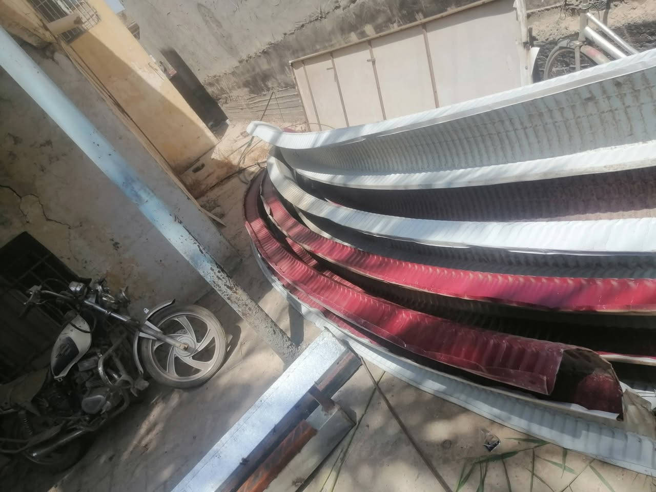 سقيفه ٤ونص عرض طول ٣ للبيع وبسعر مناسب بلية ثقيل مستعمله شي قليل للاستفسار الاتصال على الرقم *********** او وات ساب
