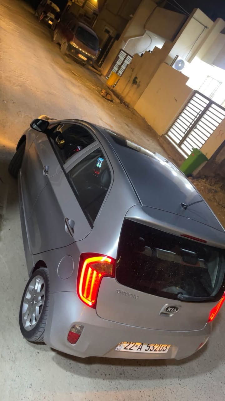 ول مواصفات 1/1 اعلى فئة بالبيكانتو
محرك 1400
فتحة /سلايد
بصمة
جام اوتو 
داخل جلد لونين
لد امامي خلفي 
مري شفط 
4ويل كب 
شاشة وكامرة 
ارقام وسنوية قبل سبوع مسويهن ميحتاج تروح السيارة بس السنوية تحويل مضمون باسم عربي ببغداد ساكن تتكاتب ويه ابو السنوية
السيارة بدون قطرة صبغ 
بيها بارد مكانين صغار فقط 
***********
مكانها الدورة
