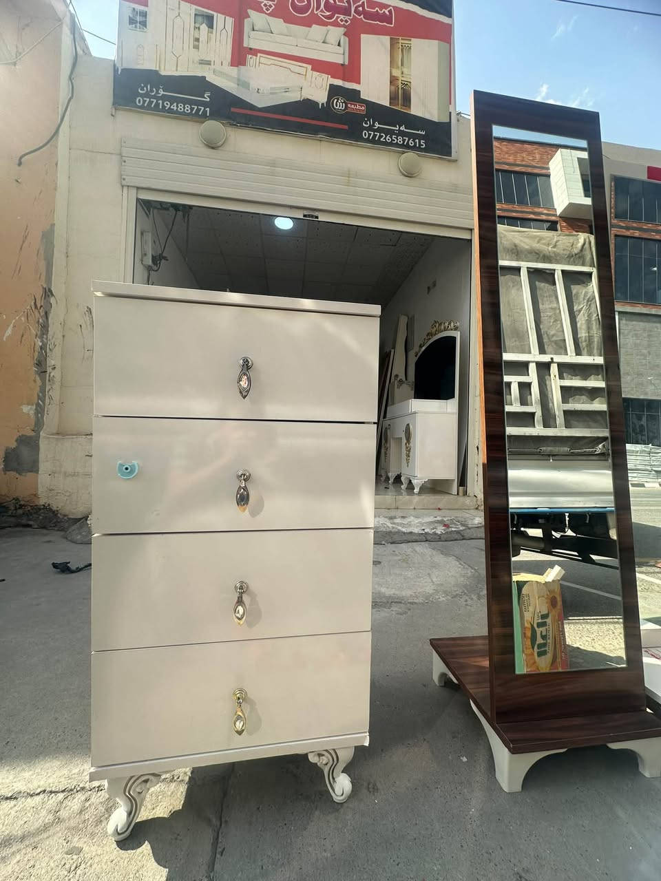 دولاب • مراية • بقفل