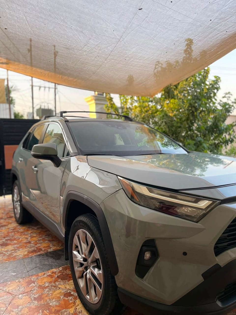 راف فور مديل 2023    السعر 220. ورقه بيه مجال
Toyota rav4 Hybrid 6     black edition 

   Four wheel

فل كامل فتحة ب  3 حركات كرستال 

الموديـــــــــــــل    : 2023 رقم الشاصي موجود بالفيديو

عدد الاسطوانات (سلندر) : 4 

سعة المحـــــــــــــــــــرك : 2500 سي سي

 نوع ناقل الحركة اوتوماتيكي 

المسافة المقطوعـــــــــة :37454كيلومتر

اللون الخارجــــــــــــــــي :   سمنتي

اللون الداخلــــــــــــــــــي : غرفة جلد  اسود
 

المواصـــــــــــــــــــفات :-  

فتحة كرستال ثلاث حركات 

5 كامرات 360 درجه

داش كام من شركة تويوتا

حساس امامي

مانع تصادم امامي

حساس خلفي

مانع تصادم خلفي

فــــــــــــــــــرش جلد اصلي 

شاشــــــــــــــــــــــة  كبيرة JBL 

سيستم صوت سماعات JBL

كشن السائق كهرباء ميموري

مقاعد امامي حامي  

كامره امرايه الوسط

مرشات جانبيه

استيرين تدفئه

كشافات

كامــــــــــــــــــــــيرا خلفية

كامره اماميه

صندوق خلفي كهرباء مع خاصية الفتح QUICK RAPIDE يسمو فتح صندوك ابو چلاق

تحديد المسار على الطرق

Auto hold 

اضواء Led اصلي

هاند بريك كهرباءفي

بصمـــــــــــــــــــــة تشغيل 

بصمة ابواب عدد 5  

مصـــابيح امامـــية AUTO  

تحــــــــكم كامل من الستيرن

جـــــــــــــــــــــــــنط 18سبورت بكج  

خاصــــــــــية الثبات الالكتروني 

المكابح مانــــــعه للانزلاق ABS  

عدد12 من الوسائــــــــــد الهوائية 

راديو / مسجل MP3 / مشغل CD USB ,,,,,, AUX ,,,,, BLUETOOTH

والعديد الاضفات اخرى

السياره مبدل بيه بنيد وجاملغ. صبغ نفسه 

***********  
وتساب متواجد
