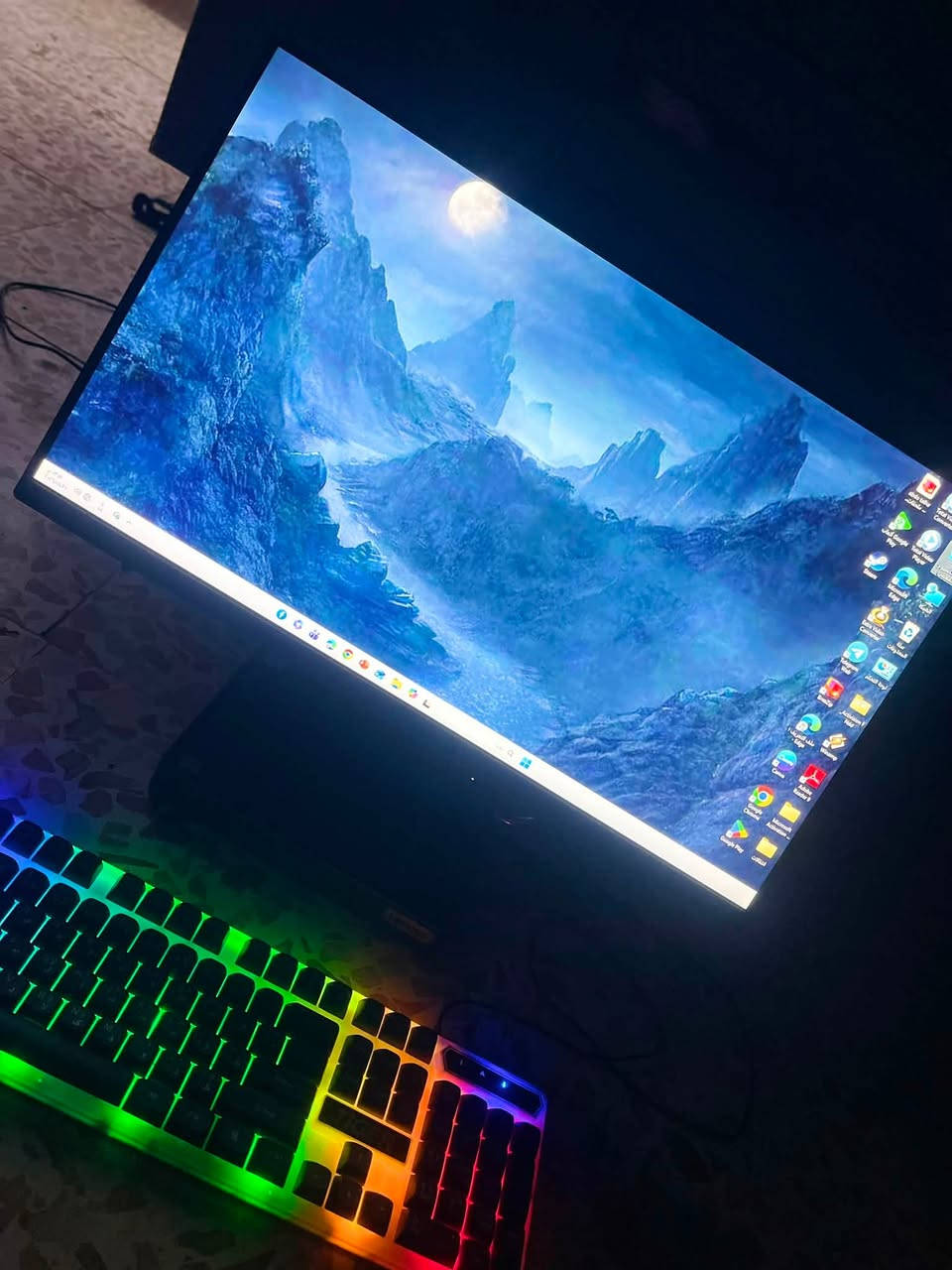 🔥 للبيع كمبيوتر All-in-One بحالة جيدة ومواصفات قوية 🔥
🖥️ النوع: All-in-One
💻 المعالج: Intel Core i7-10700T
🧠 الرام: 16GB DDR4 بسرعة 2933MHz
🎮 كرت الشاشة: NVIDIA GeForce MX330 2GB
⚡ التخزين: SSD NVMe 256GB + HDD 1TB
🪟 النظام: Windows 11 Home
🎯 مناسب للألعاب الخفيفة والمتوسطة، الدراسة، العمل والبرامج.

📌 المجموع التخزيني: 1.25TB تقريبًا
💰 السعر: 900 ألف دينار قابل للتفاوض البسيط
📞 للاستفسار: ***********
