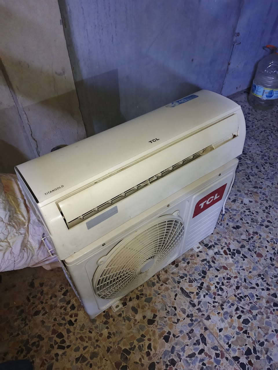 سبلت 1 طن TCL اخو الجديد
للبيع بسعر 260 وبي مجال بسيط استخدام موسم 
مداخل تصليح وكلش نظيف مكاني زعفرانية 
***********
