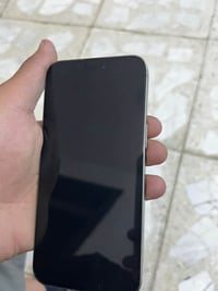 ايفون 15 برو ماكس 256 نضيفه برغي ممفتوح بي فقط الضهر مكسور بطاريه 89 و...
