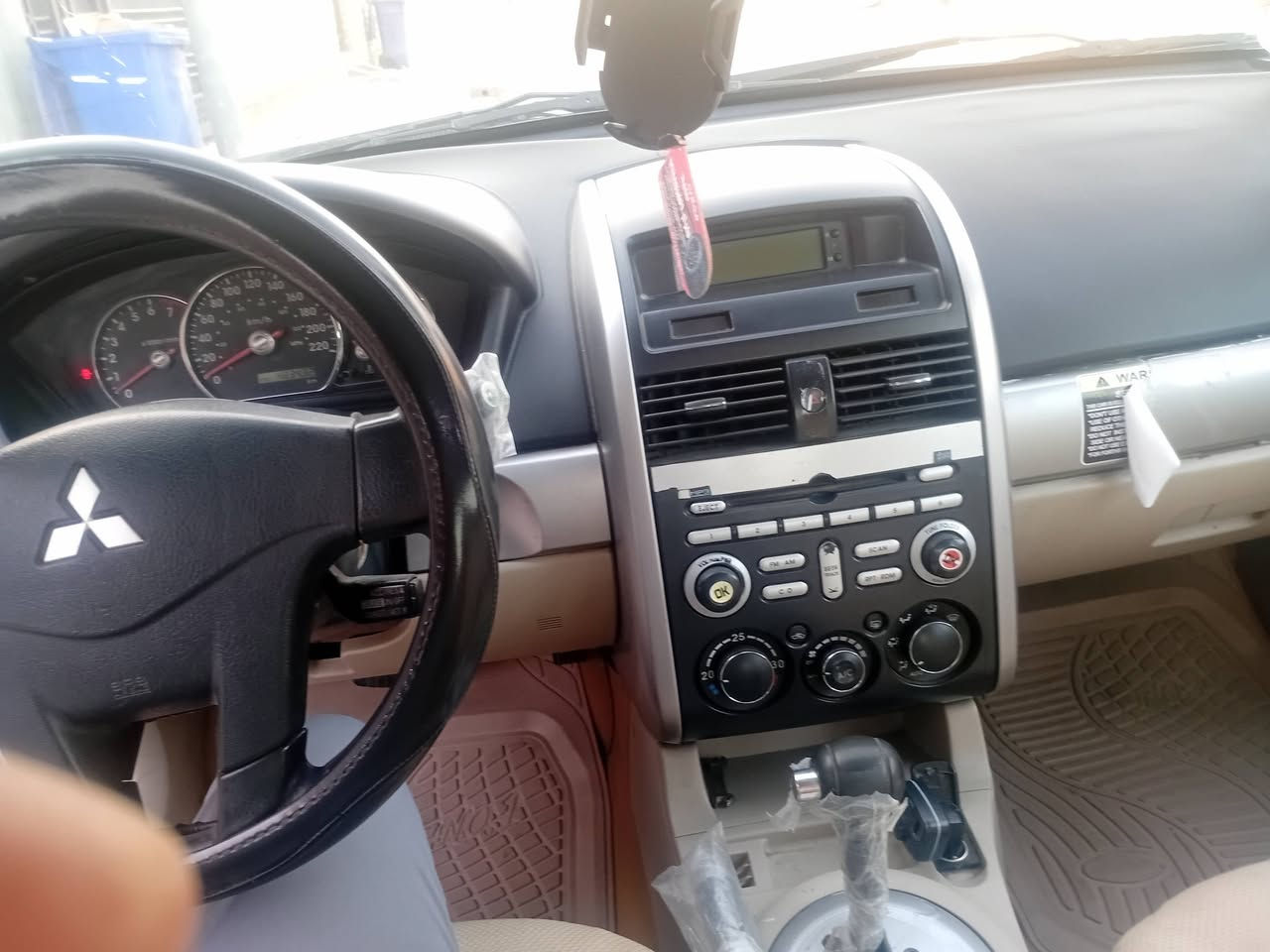 مستيبوشي كلند رقم أربيل موديل ٢٠٠٨ صبغ اماشر عليه صدر خلفي أمامي جديد ادامه عليهه جديد شرط التحويل سعر ٧٢ وبيهه مجال اتصال ***********
