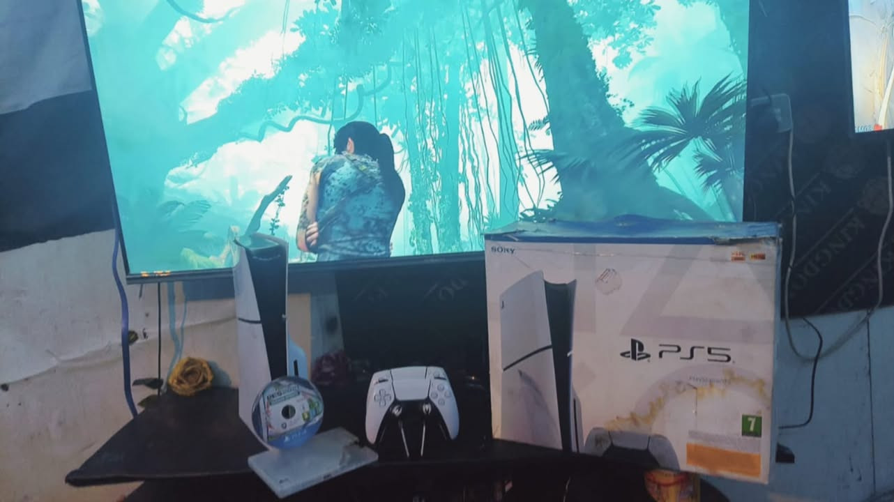 سلام عليكم لبيع بلي 5سلم  كامل ملحقاته اصليه 
نضيف ما مفتوح
دبل جوستك وقاعده شحن ويا pes 2021
وبي حساب والعاب مملوكه 
السعر875 وبي مجال بسيط
مكاني بغداد الكفاح شارع الدراجات 
ماعندي توصيل 
‏***********
