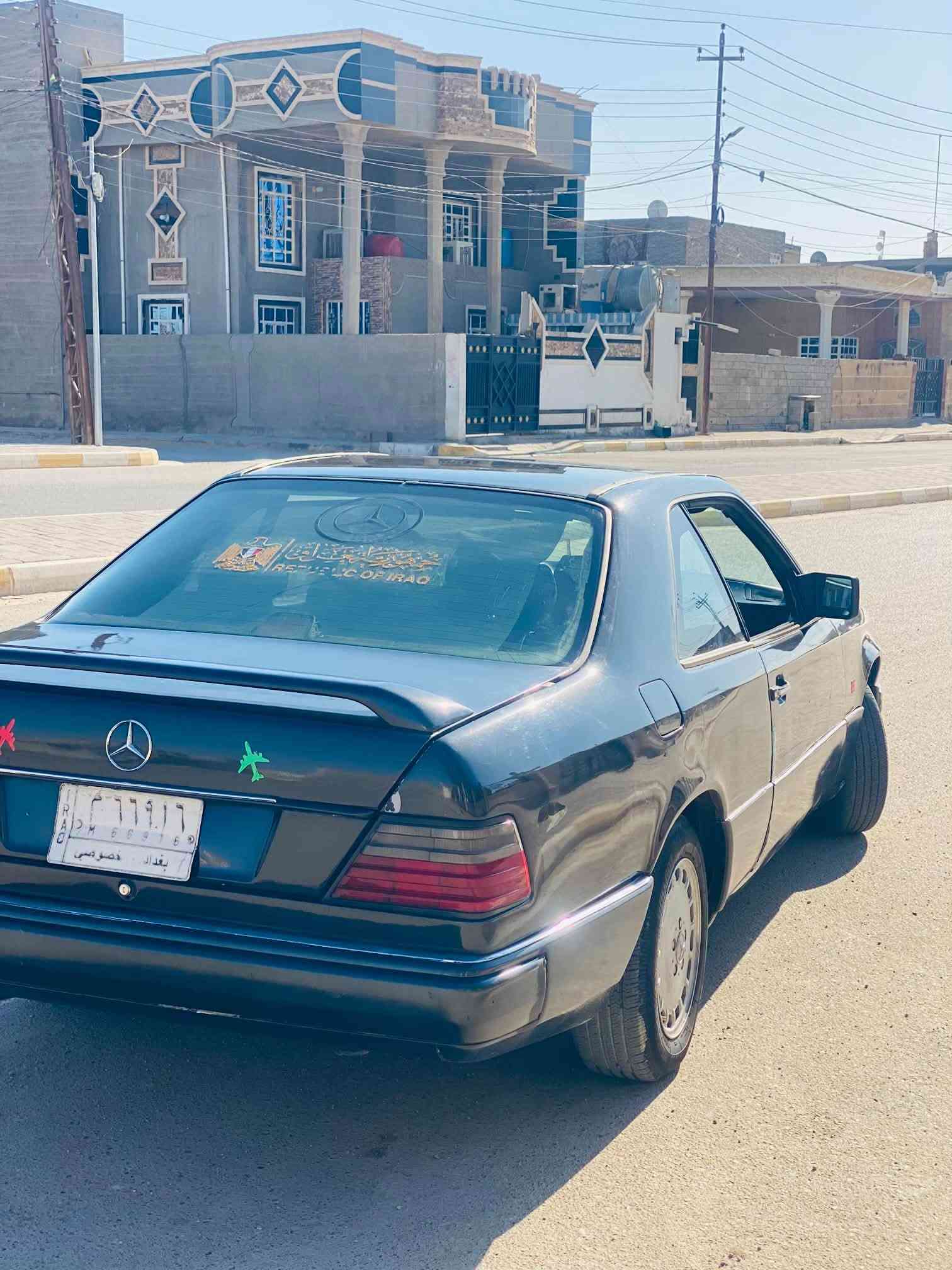 سياره مارسيدس  للبيع  او مراوس  تك باب رياضي حجمE300  موديل1990 محرك بلادي حجم320 كير بلادي حجم190 كهربائيات كلهه شغاله سيار حيل نضيفه محرك وكير كفاله رقم بغداد تحويل شوكت متريد سيارة مصبوغه جماليه ترايك وين متريد سعر 45ورقه وبيهه مجال للستفسار ***********مكان الرمادي
