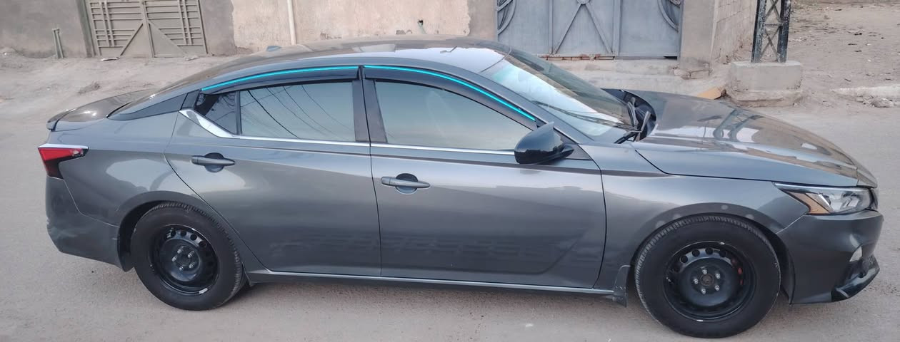 بسم لله الرحمن الرحيم
نيسان التيما موديل 22 sr رقم كربلاء معوقين ولد شاب  وكاله ثاني باسم المشتري  حجم المحرك 2500 تنفس طبيعي 4 سلندر اقتصادي بالوقود  كفاله كير ومحرك تبريد ثلج حداديه بحاله ممتازه تخم تاير جديد حجم الويل 16 لايت زنون كهربائيات الكل شغاله، مواصفات ستيرين رياضي مقاعد شامو وجلد حساسات خلفيه كاميرا خلفيه رادار امامي خلفي وجانبي نقطه عمياء تحكم شفتات مثبت سرعه تحكم ازار بالستيرن الشاشه كار ابل  الضرر مرفق مع الصور سونار ع الخاص عدد المسافه المقطوعة 77 ميل السعر المطلوب 137 وبيها مجال للشراي المكان ذي قار الاتصال على الرقم *********** او واتساب
