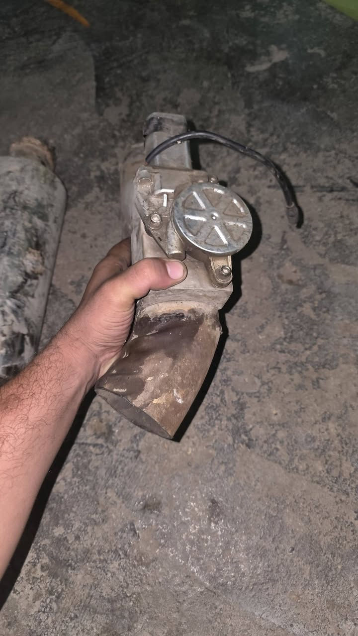 سلام عليكم
بوابة اكزوز مع كامل ملحقاتهة 
الجهاز و الفيش و الريمونت 
دبة هوائية خارجية تضيف صوت و شكل 
ايخبل ثنينهن من ماركة A_z كار 
مستعملات شي قليل الله يشهد 
السعر قيم بليرضا الله  
مكاني بغداد 
***********
