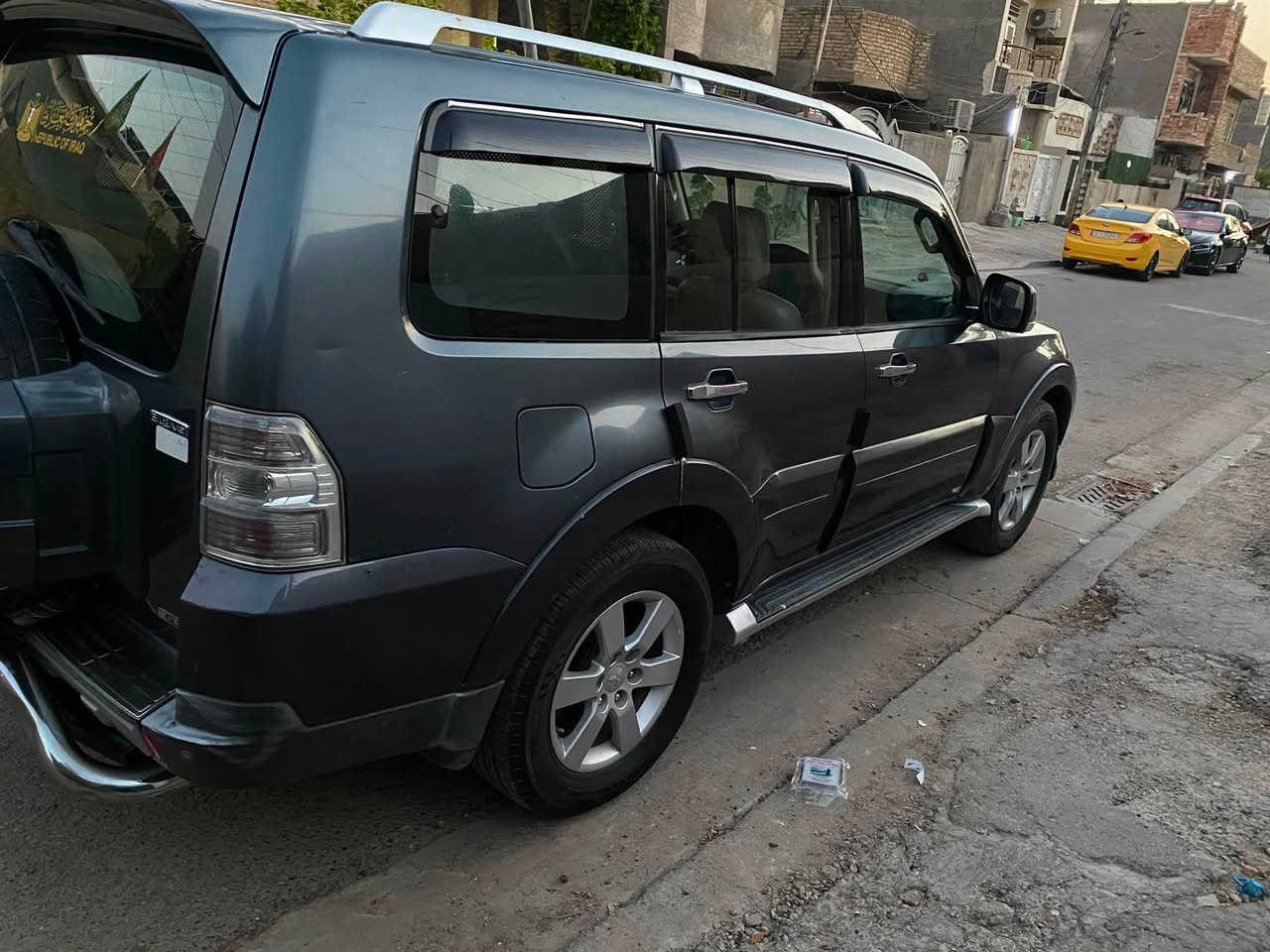 السلام عليكم
للبيع باجيرو حبتور موديل ٨ السياره ابلاديه فول مواصفات دمام فتحه مري شفط ٣ قطع تبريد شاشا كأمره خلفيه  محرك كير تبريد صدر مكفولات لايت زنون فور ويل السياره بيه قطعتين صبغ فقط اثر جراد بدون اي دواخل بسمي تحويل مباشر  السعر ١٠٣ بيه مجال الاتصال ***********
