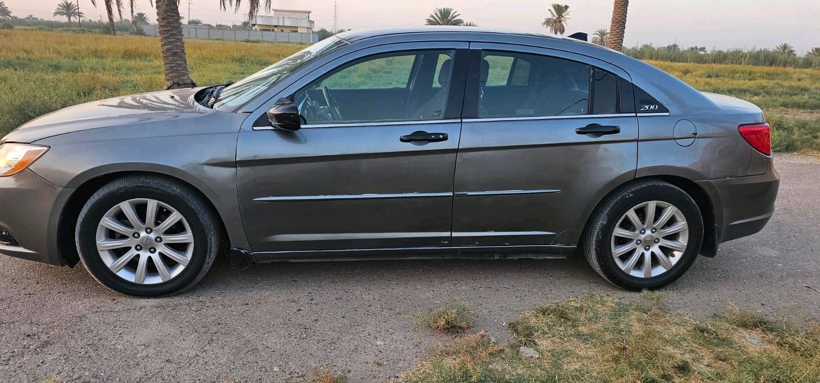 للبيع كرايسلر c200 
2013 وارد امريكي 
حادثها دعاميه اماميه فقط
مكينه 2400 رقم بغداد الجديد 
السياره مكفوله من كلشي كير مكينه 
صدر امامي خلفي تدفئه تبريد كله جديد 
كهربائيات كلها شغاله وباقي المواصفات معروفه 
السياره بيها بنيد وقبط جنطه كلير اثر جراد 
وموجوده صورها قبل لا تنرش كلير 
مكان السيارة بغداد الكرخ 
***********