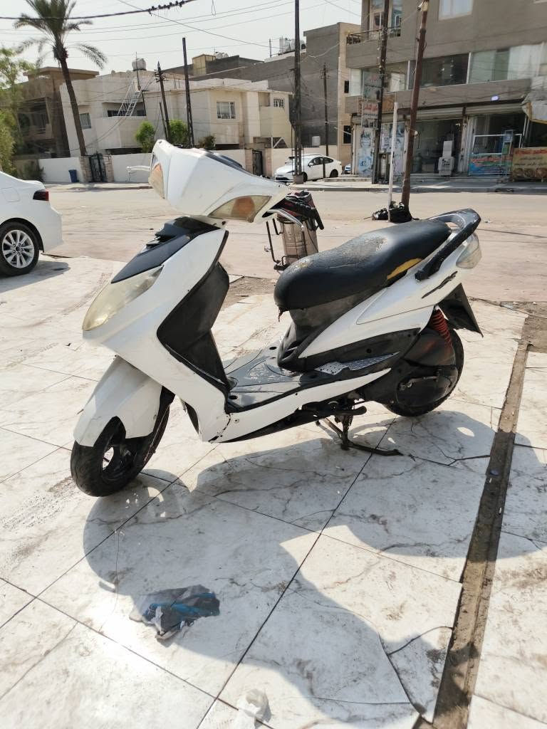 سلام عليكم دراجه سكنس فحل سرعه ١٤٠ دراجه نكره سلف وهندر بكل وقت محرك لانضوح لاتبخير لاتنقيص صوته ناعم كهرباءيات كلها شغاله  لايت اشاير هورن دشبول كله شغال بريكات شغاله بلات شغاله كفرات نضافه 80%  دراجه خير من الله جيب فيتر وياك وفحص دراجه مكفوله من سرقه وتاخذها من البيت رايدها ب٤٥٠ وبيها مجال مكاني بغداد زيونه لتواصل 
 ***********واتساب 
 ***********اتصال بغداد, العراق

