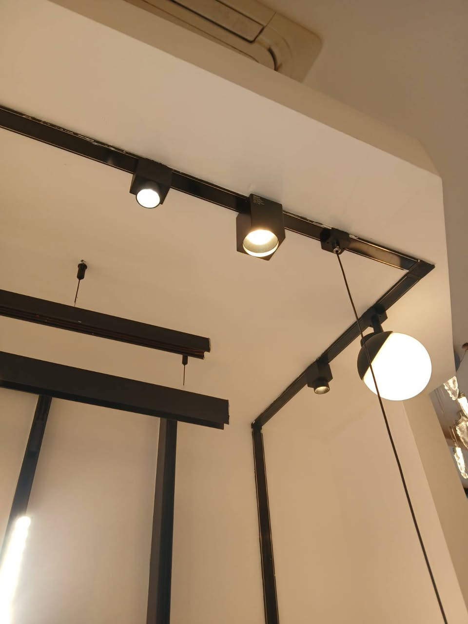 🏠✨ كل ما يحتاجه بيتك العصري… بخدمة واحدة! ✨🏠

نقدّم لكم خدمات متكاملة في ديكور وتجهيز المنازل الحديثة باحترافية ودقة عالية 🔧⚡

🔹 أعمال الديكور والتشطيبات الحديثة
🔹 تمديد وتنفيذ كهربائيات المنازل ⚡
🔹 تركيب وصيانة أجهزة التكييف والسبالت ❄️
🔹 تنفيذ منظومات الحريق والسلامة 🔥🧯
🔹 تمديد وترتيب الأسلاك والكابلات بشكل منظم وآمن
🔹 تنفيذ الأعمال حسب تصميم البيت واحتياج الزبون

✅ شغل نظيف ومرتب
✅ دقة في التنفيذ
✅ خبرة في مجال العمل
✅ استخدام مواد مناسبة وجودة عالية
✅ التزام بالمواعيد

📞 للاستفسار والحجز:
اتصلوا بنا أو راسلونا على الخاص ***********

خلّي بيتك أجمل… أأمن… وأحدث ✨🏠

نص مكتوب في الصور:
- خبرة خبرة احترافية كل ما يحتاجه بيتك العصري... بخدمة واحدة! خدمات متكاملة في ديكور وتجهيز المنازل الحديثة باحترافية ودقة عالية أعمال الديكور والتشطيبات الحديثة تمديد وتنفيذ كهربائيات المنازل تركيب وصيانة أجهزة التكييف والسبلات تنفيذ منظومات الحريق والسلامة تمديد الأسلاك والكابلات بشكل منظم وآمن الديكور والتشطيبات منظومة الحريق التكييف والسبلات كهربائيات المنازل شغل نظيف ومرتب خبرة فى مجال العمل دقة فى التنفيذ الالتزام بالمواعيد استخدام مواد مناسبة وجودة عالية للاستفسار والحجز *********** اتصلوا بنا أو راسلونا على الخاص خلي بيتك أجمل ... أمن ... وأحدث