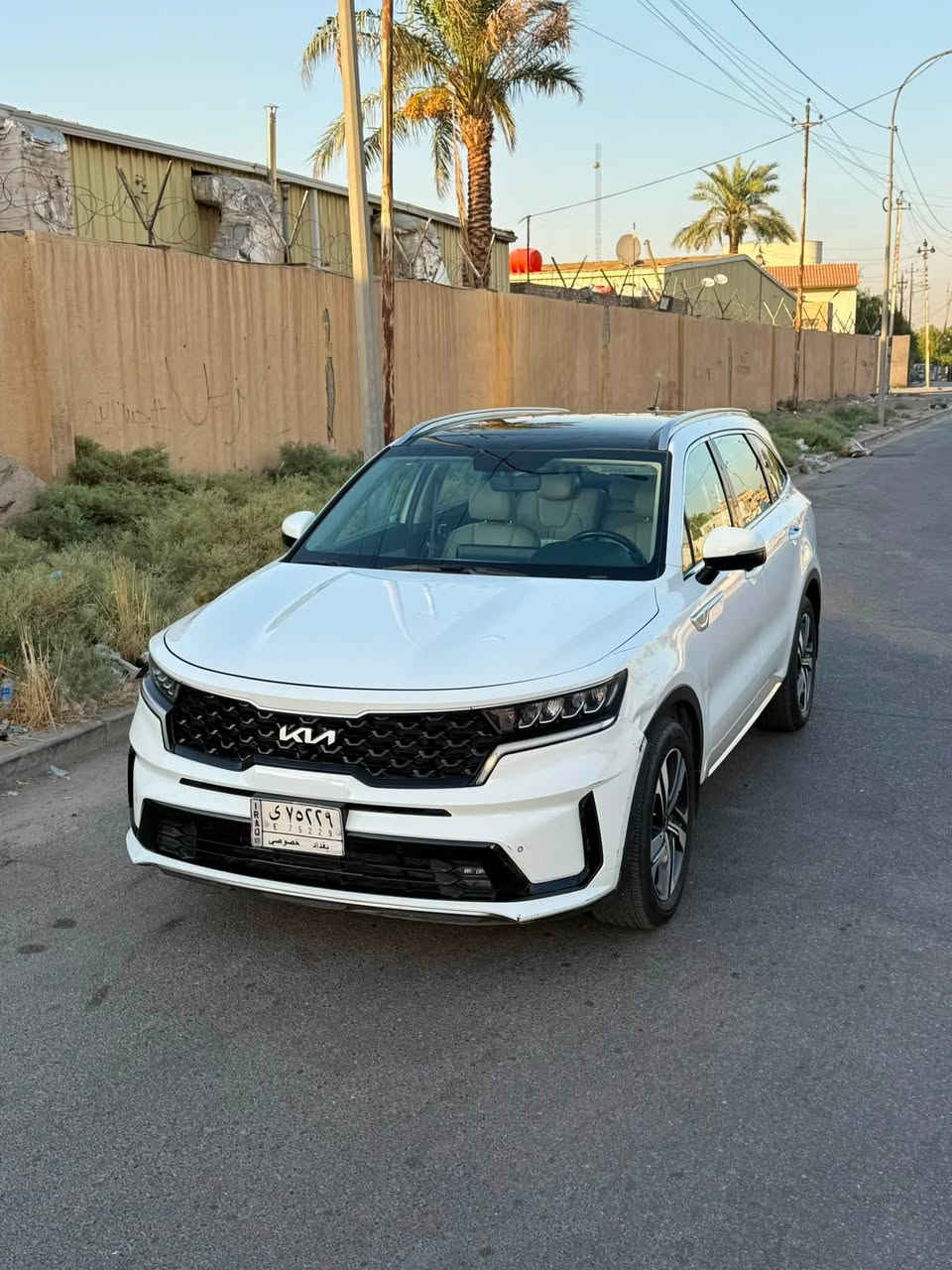 السلام عليكم كيا سورينتو موديل 2022 للبيع
اخوان السيارة خليجي بيها كم طخه 
محرك v6
السياره فول مواصفات يعني اعله شي بلسورينتو شتريد بيهه 

- دفع رباعي 4WD ‼️
- حساسات أمامية 
- حساسات خلفية
- لايت زينون 3 عدسات + LED 
- بانوراما ❗️
- مفتاح التشغيل بصمة
- تشغيل عن بعد 
- فتح الصندوق كهرباء
- دشبول شاشة
- عرض الكاميرا في الدشبول
- شاشة Apple Car play ❗️
- 4 كاميرات  360ْ ‼️
- الانارة الداخلية LED
- حركة المقاعد الأمامية كهرباء
- تدفئة وتبريد المقاعد الأمامية 
- تتسع المقصورة ل(7) ركاب
- مثبت السرعة Cruise
- المودات والأوامر الصوتية
- أوضاع القيادة  Drive Mode
- فحص أنظمة السيارة 
- حساسات ضغط اطارات 
- شفتات مقود
- 3 قطع تبريد 
- هاند بريك بصمة 
- ا ABS
 - ا ISO Fex-ايزو فكس
- نظام مانع الانزلاق
- نظام نزول المنحدرات 
- اشارة في المرايا الجانبية
- مخرج منفذ الطاقة ⚡
- ا  Bluetooth / USB
- بردات أبواب خلفية
- كير ماوس
- كامرات عند الاشارة
- اوتو هولد
‎
 وبقيه المواصفات السورنتو المعروفه 
السياره ضمان الشركه الدوليه العراقيه 
تبديل الدهن كله بلشركه 
السياره ماشيه  80 الف كيلو  مكان السياره حي القاهرة 
  سعر السياره 27,900$(279ورقه ) وبيها مجال بسيط
رقمي  ***********
