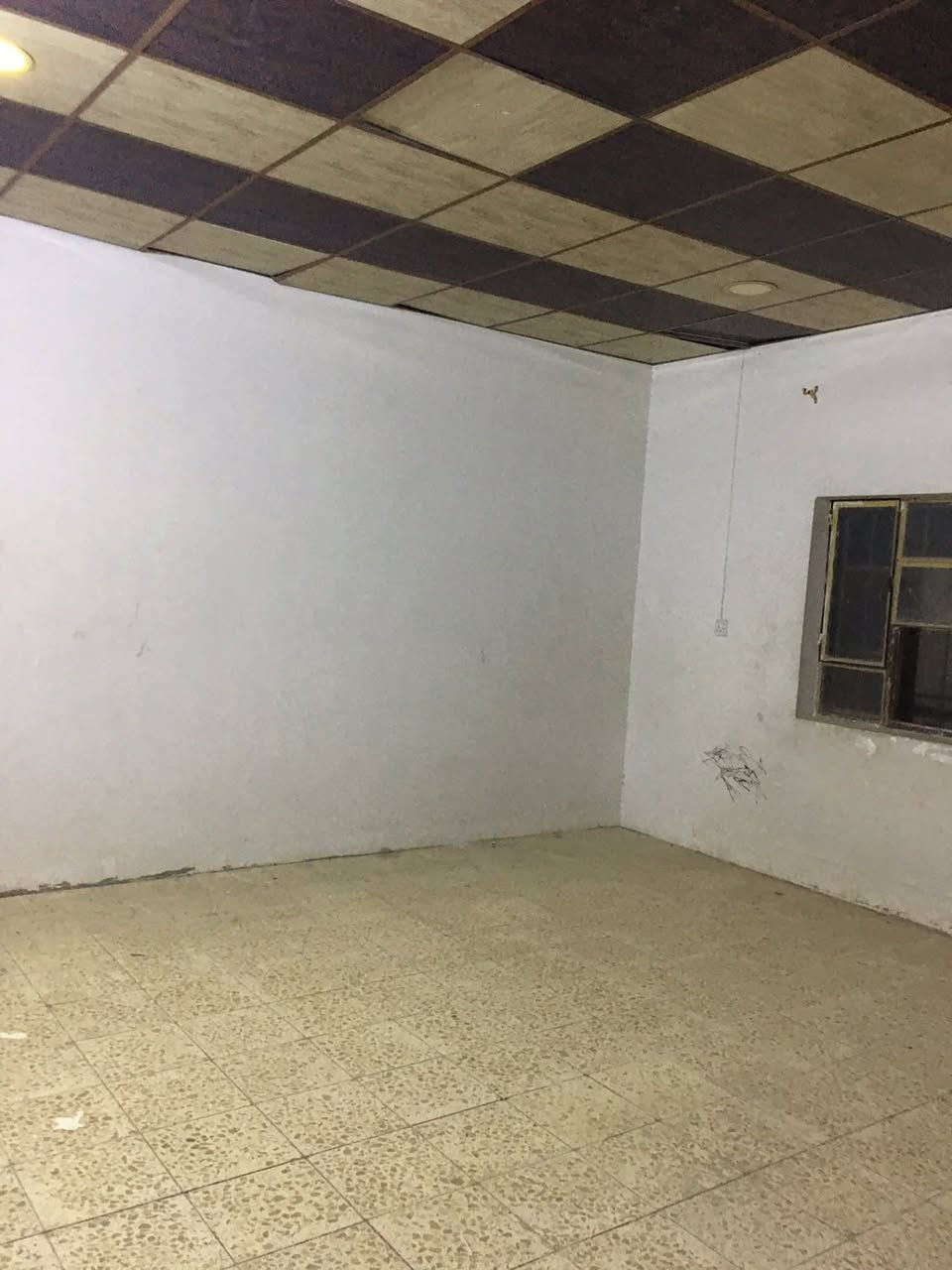 #العنوان كركوك - شارع عبدالرحمن اب فرع اسواق انور
#المساحة  200’’ متر

محتويات: 2 غرفه  -ربعه(استقبال)  -هول  - مطبخ - صحيات
للاستفسار ***********1
