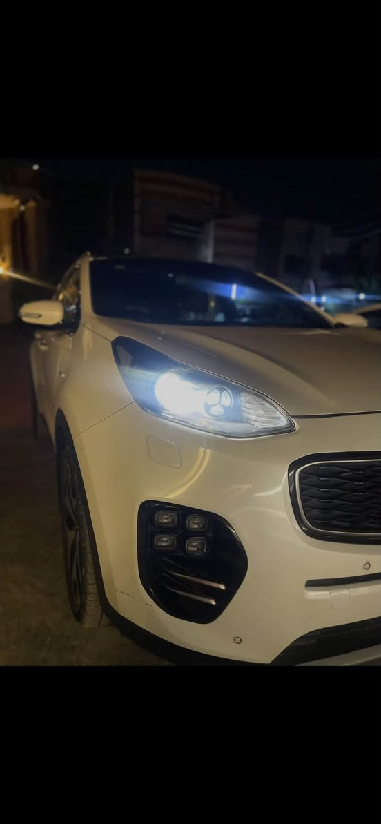 السلام عليكم 

سبورتج 2018   (وارد ايراني) مواصفات خاصة فول 1/1 GT line
ماشية 67.500 الف قابل للزيادة
محرك 2400    و دفع رباعي
10 ايرباك 
بصمة 
زراك لايتات
لايت زنون بلادي(عالي-ناصي-بلوجكتر)حتى داخل
لد نهاري زنون 
تبريد وتدفئه كشنات
تدفئة ستيرن 
ستيرن رياضي حرف D 
شحن واير ليس 
حساسات امامية مع حساسات خلفية
كامرة دوارة مع شاشة لمس  
تبريد قطعتين مناخين مختلفين
بانورما 
شفتات تسارع 
حساسات ضغط الاطارات 
فول تحكم ستيرن مع كروس سرعة
مانع انزلاق ومانع انحدار وبلوتوث حاكية
كشنات  كهرباء وجلد قرميدي قهوائي
اوتو هولد (توقف ذاتي )
اوتو لايت اوتو ماسحات
٣ انظمة قيادة (سبورت ايكو  اعتيادي )
سايد بريك بصمة
تعتيم ذاتي بالمري
اناره يدات 
جنطة كهرباء مع متحسس للسائق فتح تلقائي
مري شفط  واشاير مري
وباقي المواصفات الاخرى المعروفه. 
بل GT line
ملاحظة: السيارة بيها حار بسيط بالباب الخلفي من جهة اليمنى 

للاستفسار على الرقم التالي *********** 
 ***********

السعر 19.000$
وبيها مجال
