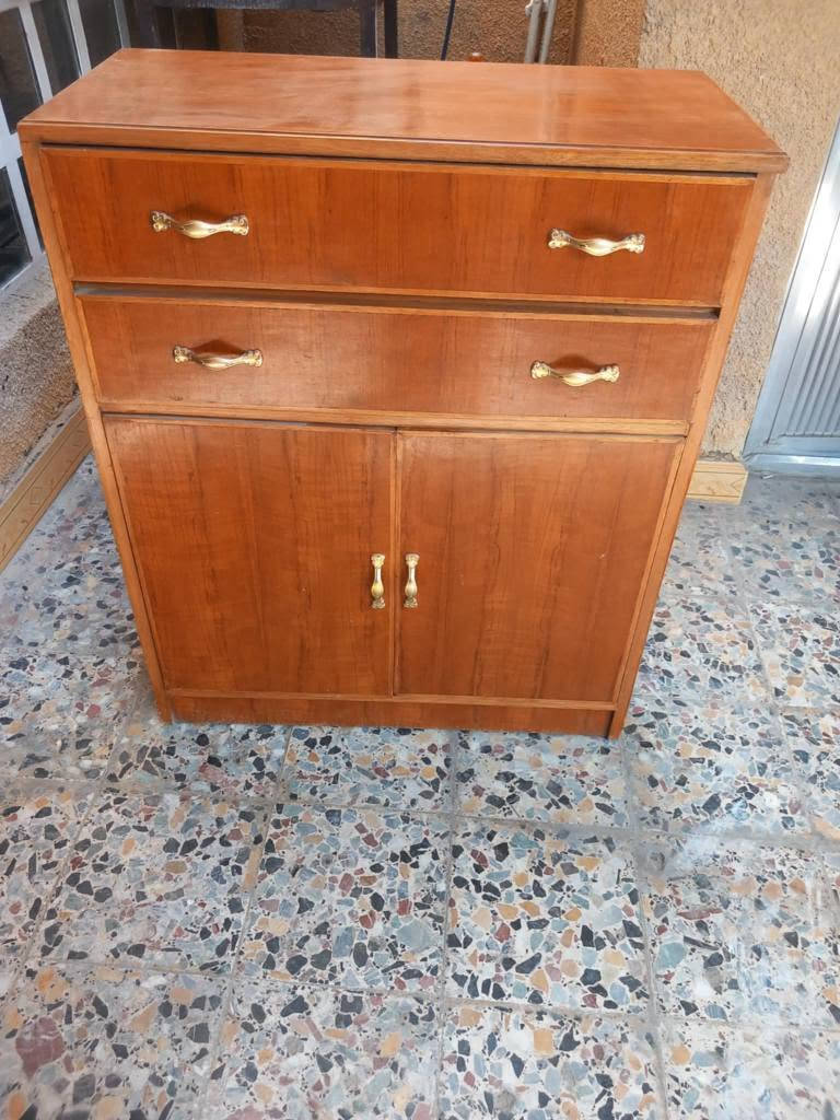ميز  مجرات العرض ٨٥ سم العمق٤١ سم الارتفاع  متر و٣ سم السعر ب  ١٠٠ وبي مجالالعنوان بغداد الكرخ تقاطع درويش البياع شارع البداله الانتصارسوق اميمه فرع مجمع الرازي ع اليمنه منتصف شارع ع اليسرى خلف مي اور
***********
*********** بغداد, العراق
