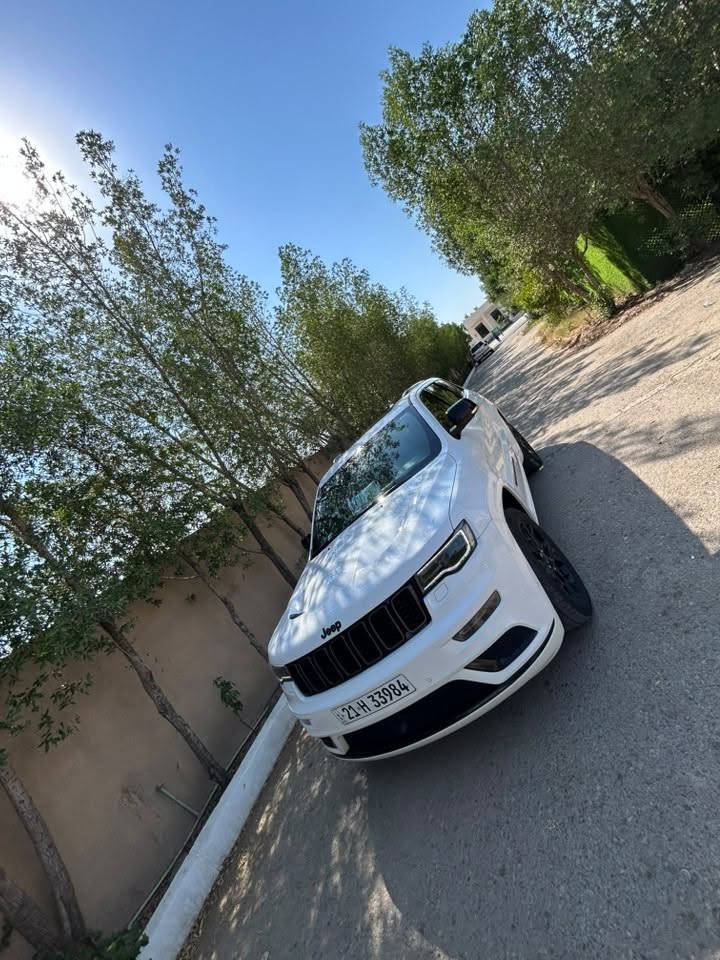 🧿للبيع🧿
جيب كراند شيروكي 
موديل 2022
داخل احمر 
ماشيه 166الف حقيقي 
فئه_S 
أم رادار امامي 
مواصفات 1/1
وارد خليجي 
كفاله عامه 
رقم سليمانيه 
تحويل مباشر 
و بيها كتاب تضليل شمالي 
حساسات+زراك لايت+اشاره
مرايه+بصمه ابواب+بانوراما +كشن حار +كشن كهرب
ستيرن حار+شفتات ستيرن
مكان سياره ديالى 
الاستفسار اكثر/ ***********
