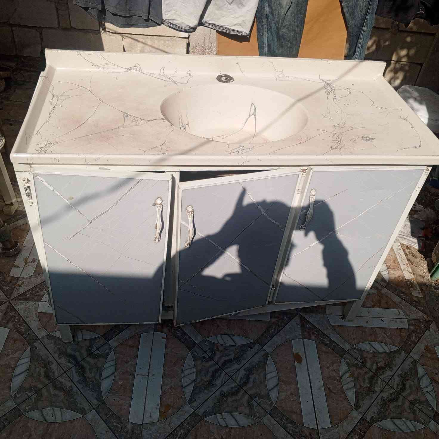من بيت البيت والسـعر 60 وبطبـاخ مستعمل السـعر 
مكنسه كـهربائيه غسـل وكنـس استعمال قليل والخدوش بسبب التحويلات من بيت البيت والسعر 60 

   
كـاونتـر ثلاث قـطع أيضاً خدوش بسيطه الـسعر 175 وبي مجال 

مستعجل ع بيعتهم لأن صاحب الاغراض محتاج 

للأستفسار واتس اب  : ***********

نص مكتوب في الصور:
- أدخل النص
- TECNO SPARK 10
- أدخل النص TECNO SPARK 10