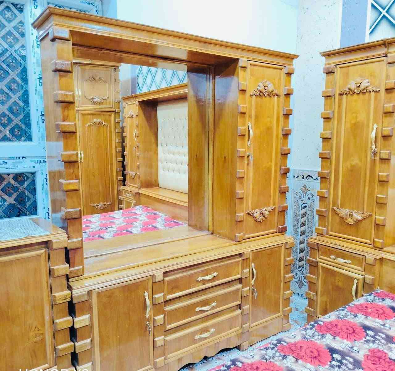 غرفه نوم ملكي خشبه 5 ملم شرط حطاطه استخدام قليل
صاج داخل خارج كبس
الظهر جرجوبه رفوف كامل 
السعر (مليون و450) بيها مجال 
نقل وشد مجاني 

***********

نص مكتوب في الصور:
- HONOR X9c