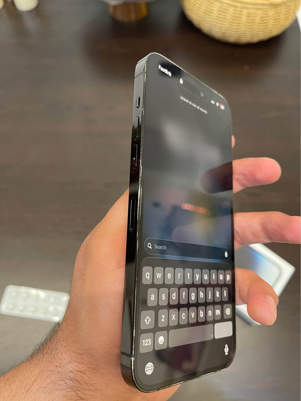 iphone 14 pro max 128 GB 
-  ئیتار و شاشەکەی وردە شوختی هەیە وەک لە ڕەسمەکانا دیارە
- نەکراوەتەوە بە هیچ شێوەیەک بە زەمانی هەموو شتێکی بێ عەیب بێت
- پاتری ٧٧
- پاکەتی خۆی لەگەڵ ماوە
- *********** السليمانية, العراق
