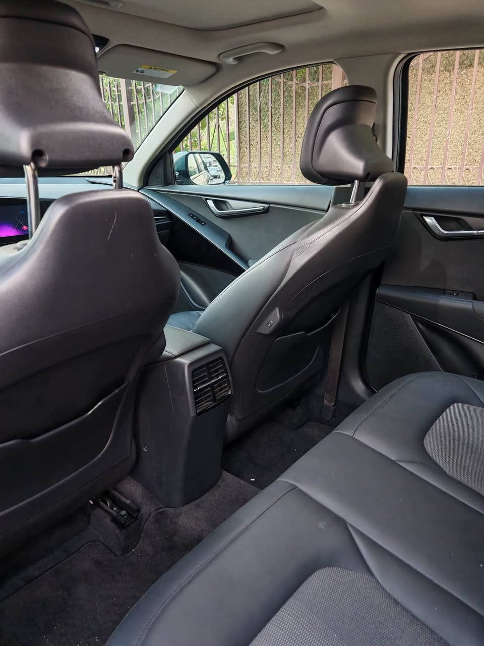 🔥 للبيع كيا نيرو هايبرد 2024 – فول مواصفات 🔥

🚘 Kia Niro Hybrid 2024
📍 وارد أمريكي
📊 ماشية 26,000 ميل فقط
🇮🇶 دخلت العراق ماشية 21,000 ميل، يعني استخدام داخل العراق فقط 5,000 ميل!

✨ السيارة فول مواصفات :
• فتحة سقف
• كشنات جلد
• سايد بريك كهربائي
• اوتو هولد
• رادارات
• نقاط عمياء
• شاشة كبيرة
• بصمة وتشغيل ذكي
• تبريد قطعتين
• عدة مودات للقيادة
• وغيرها من المواصفات

✅ السيارة نظيفة جداً وجديدة كلش
✅ بدون أي نقص أو قطرة
✅ الحادث بسيط جداً ومبين بالصور
✅ الأيرباكات سليمة ولم تفتح
✅ جاهزة للاستخدام ولا تحتاج أي مصروف

💰 السعر: 140 ورقة – وقابل للتفاوض للجادين

📞 للاستفسار: ***********
📍 مكان السيارة: بغداد – الكرادة

🔥 سيارة هايبرد اقتصادية، موديل حديث، ممشى قليل داخل العراق، وفول مواصفات. فرصة للجادين. بغداد, العراق
