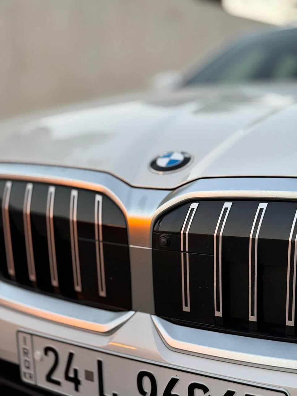 السلام عليكم 🌺
BMW 530 i luxury
موديل 2024 - الشكل الجديد 
——————————————————
المواصفات 
- داتاشو 
- ⁠خمس كامرات🎥
- ⁠فتحة سقف 
- ⁠بصمه تشغيل وابواب دخول ذكي 
- ⁠شاشة متصلة تدعم كار بلي 
- ⁠مخارج تكييف ذكية 
- ⁠انارة داخلية متغيرة 
- ⁠رادار امامي وخلفي وجانبي 
- ⁠حساس امامي وخلفي 
- ⁠كشنات جلد وتدفئة وتدفئة ستيرن 
- ⁠خزن ميموري 
- ⁠سستم صوت هارمن 🎧
- ⁠شفتات تبترونك 
- ⁠ستيرن كهرباء 
- ⁠شحن لاسلكي 
- ⁠مود درايف 
- ⁠مري شفط وقلاب ونقطه عمياء 
- ⁠انارة ترحيب 
- ⁠قفل وفتح عند الاقتراب 
- ⁠جنطه كهرباء ( تفتح بالقدم )
- ⁠لايتات داينمك اوتو 
- ⁠التحذير بالاهتزاز عند انعكاس المسار

طبعاً السيارة بيها هواي مواصفات وجديدة جداً بالعافيه الي تصير من نصيبة .☘️
السيارة ( كلين تايتل ) كفالة عامة من كلشي من الدعاميه للدعامية لاحادث ولاصبغ ولابارد ولا اي شي - بعدها على وضع الشركة 
ماشية 55 الف ميل 
رقم شمالي دخول كاتي دهوك احنه رقمناهة جاهزة من كلشي 
مغلفة ppf بالكامل ضمان ١٠ سنوات 

مكان السيارة بغداد - حي الجامعة 
وسعرها جداً مناسب وشايف كل الخير مقدماً الي ياخذها 

السعر ٤٣،٥٠٠$

للاستفسار *********** 📞
