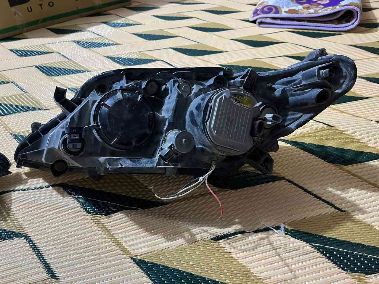 افلون ٢٠١٢ • يمين نظيف • يسار مكسور