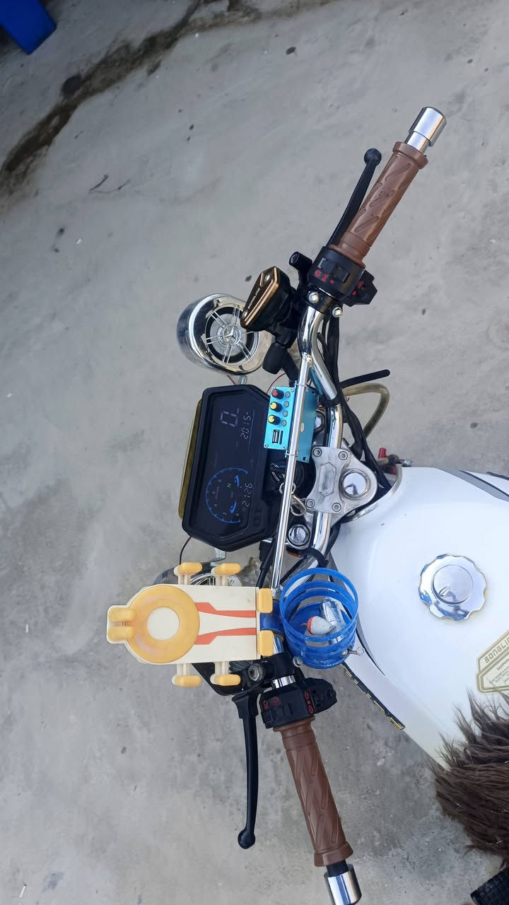 🏍️ للبيع دراجة SUNGLING موديل 2025
دراجة سونگلنگ موديل 2025 للبيع، نظيفة جداً 😁
🔹 أوراق سكنر
🔹 المكينة نظيفة وتشتغل تمام
🔹 الدراجة جاهزة للاستخدام وما تحتاج صرف
🔹 التواير والهيكل بحالة جيدة
🔹 بيها إضافات وإنارة وشاشة
🔹 الاستخدام شخصي ومحافظ عليها
💰 السعر: 650 ألف دينار قابل للتفاوض بالمعقول
📍 المكان: ذي قار قضاء الرفاعي  . ومكفولة من كلشي 🚴‍♂️
للتواصل الاتصال على الرقم. ‏‪***********‬‏
