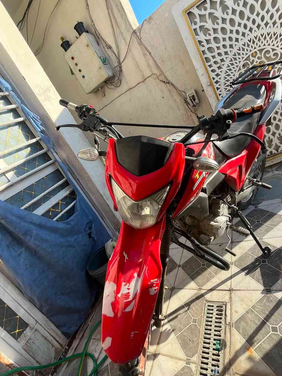 السلام عليكم قفاز البيع السعر 1350وبيها  مجال رقم وسنوية البكان بياع شهداء رقم الهاتف *********** مكينة نضيفه ممفتوحة
