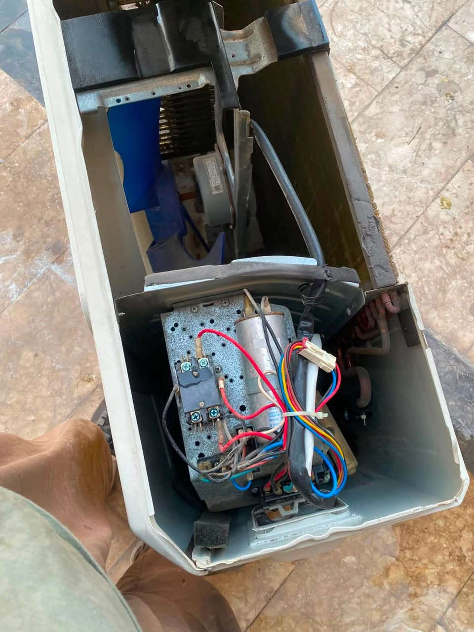 سبلت الحافظ غاز 410 جهاز كامل بلادي على وضع الشركة
بغداد بلديات

***********

السعر 400 ويا الشد

بدون شد 350
